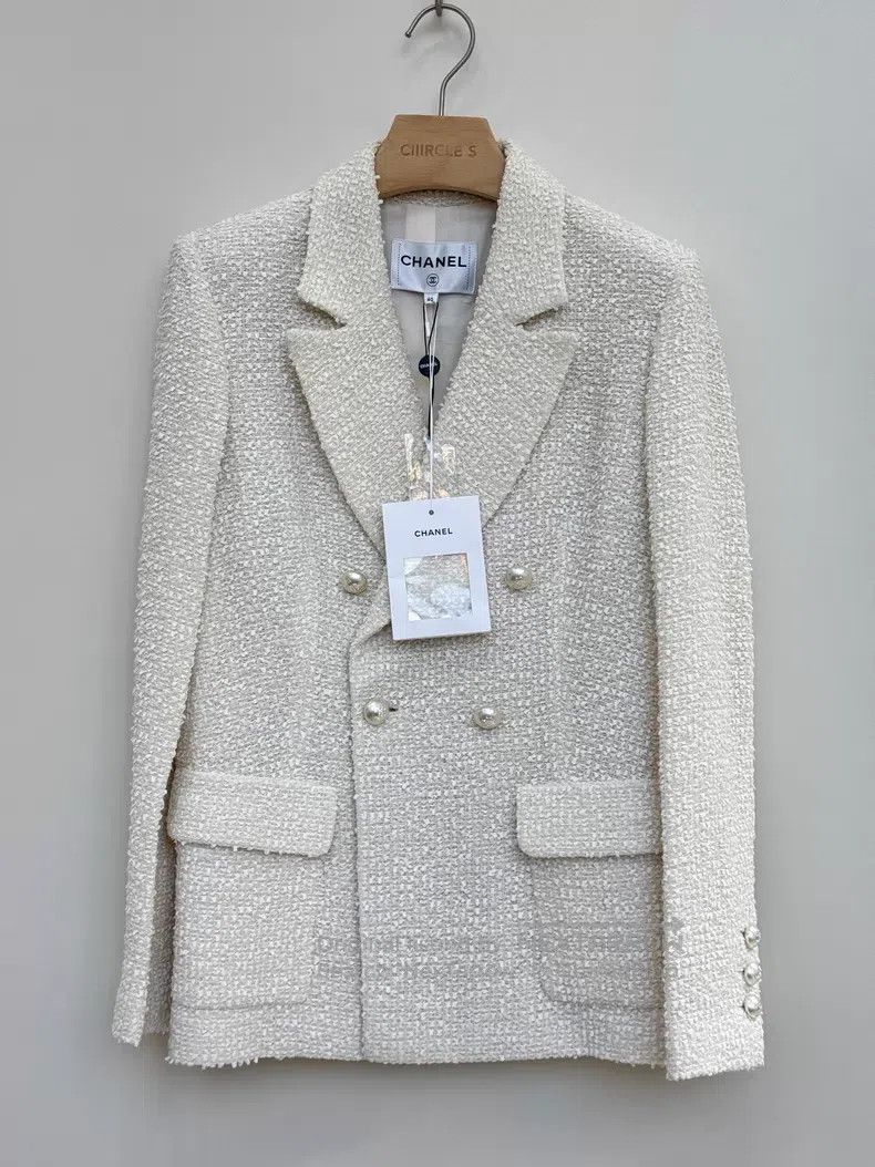 Chanel Cruise series tweed white pearl buckle suit jacket