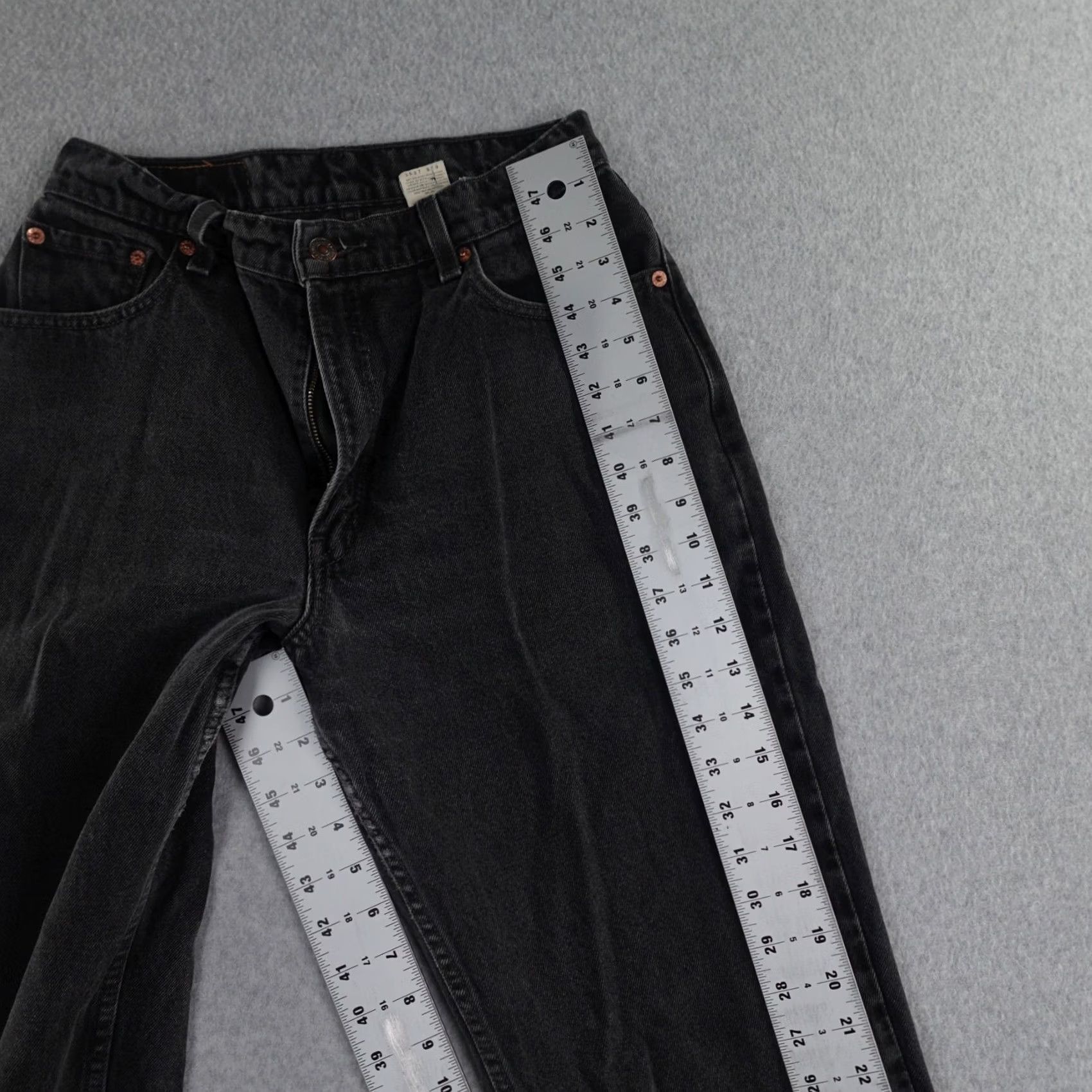 Levi's VINTAGE Levi's Jeans 550 Womens 10R Black Denim 5-Pocket Tapered Leg Distressed Style: Relaxed Womens, 10, Black, Denim, Levi's 550, 1980s-90s Size 32" / US 10 / IT 46 - 7 Thumbnail