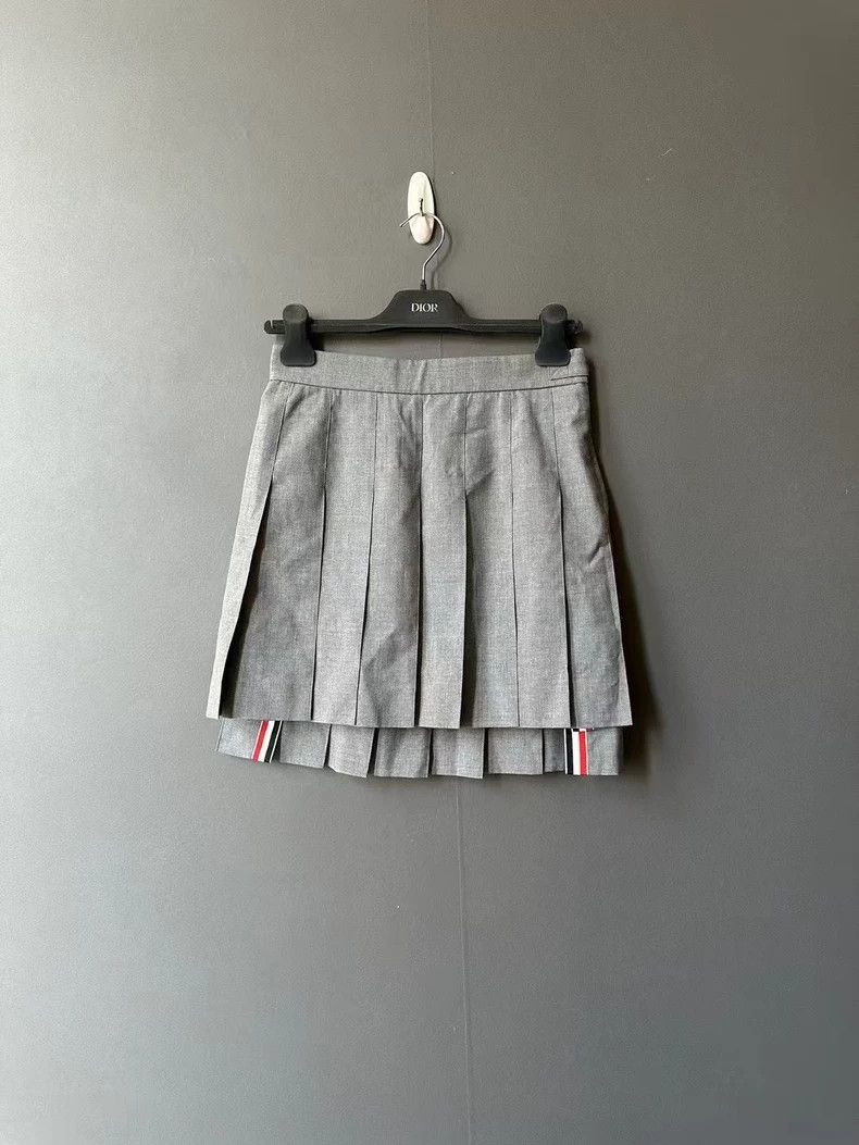 Thom Browne Thom browne Medium gray pleated skirt 2503-Nextarrow Size 25" / US 0 / IT 36 - 1 Thumbnail