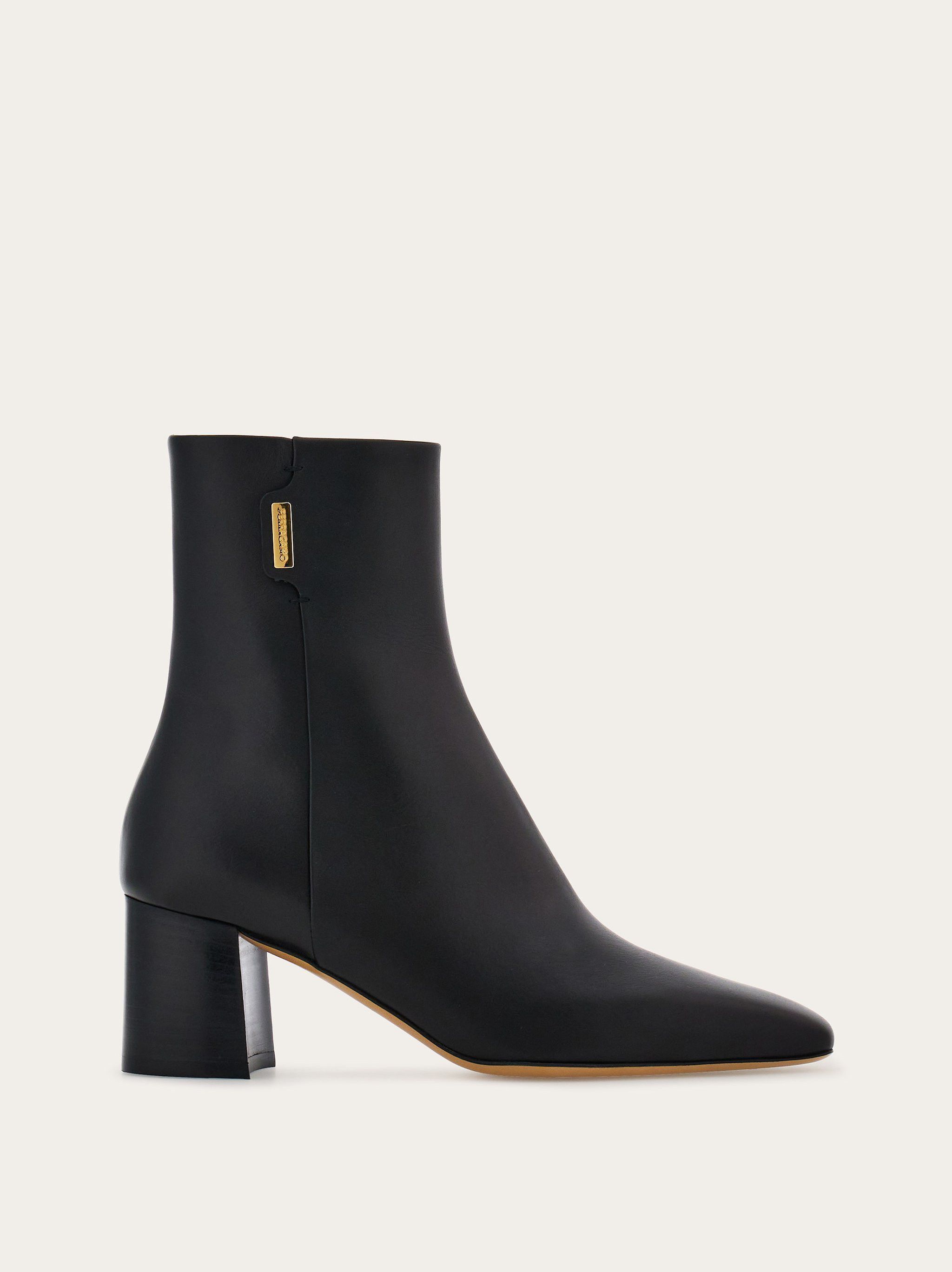 Salvatore Ferragamo o1s1rm0924 Ankle Boots in Black Size US 8.5 / IT 38.5 - 1 Thumbnail