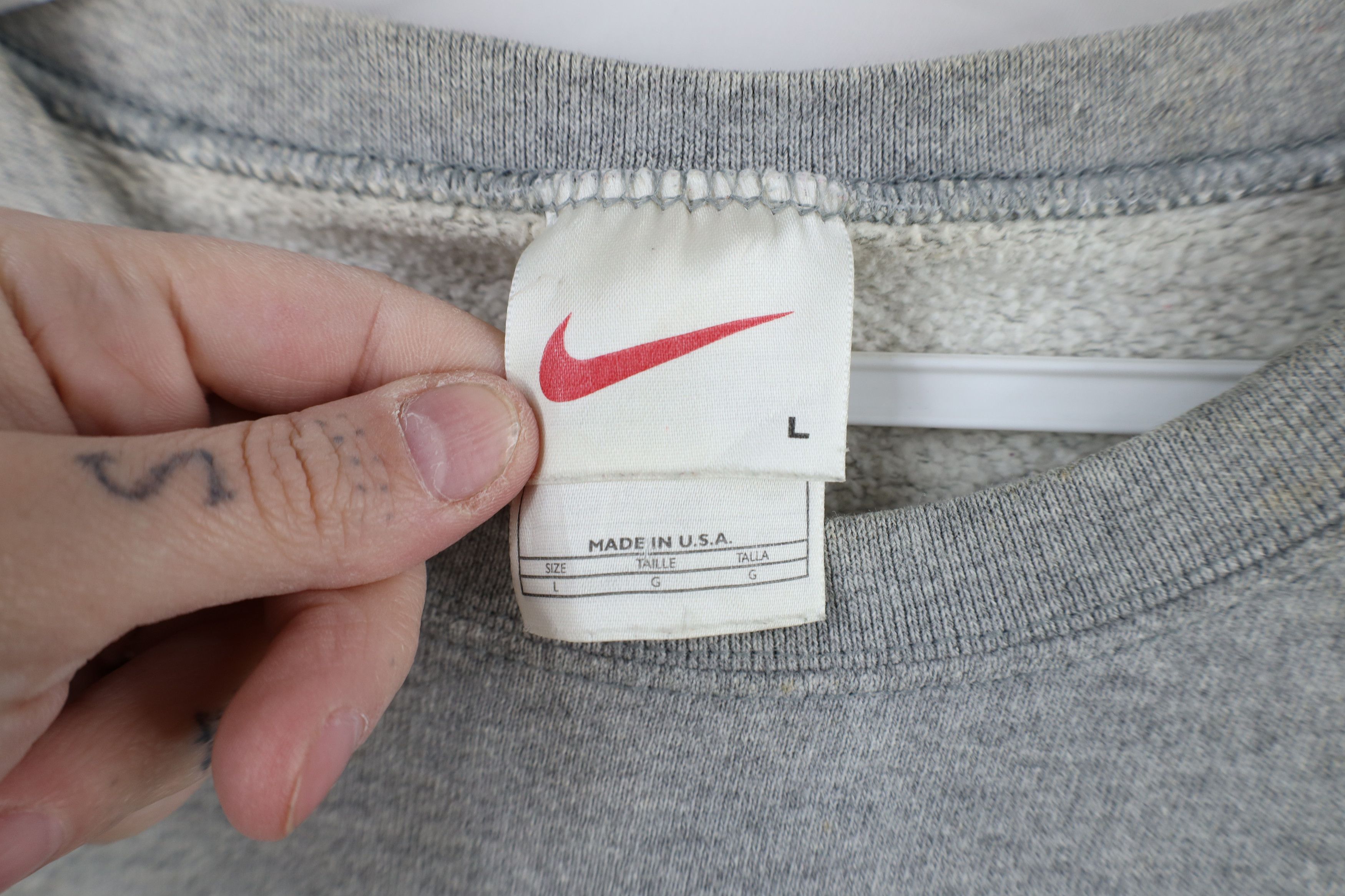 Nike × Vintage Vintage 90s Nike Athletics Spell Felt Patch Sweatshirt USA Size US L / EU 52-54 / 3 - 11 Thumbnail
