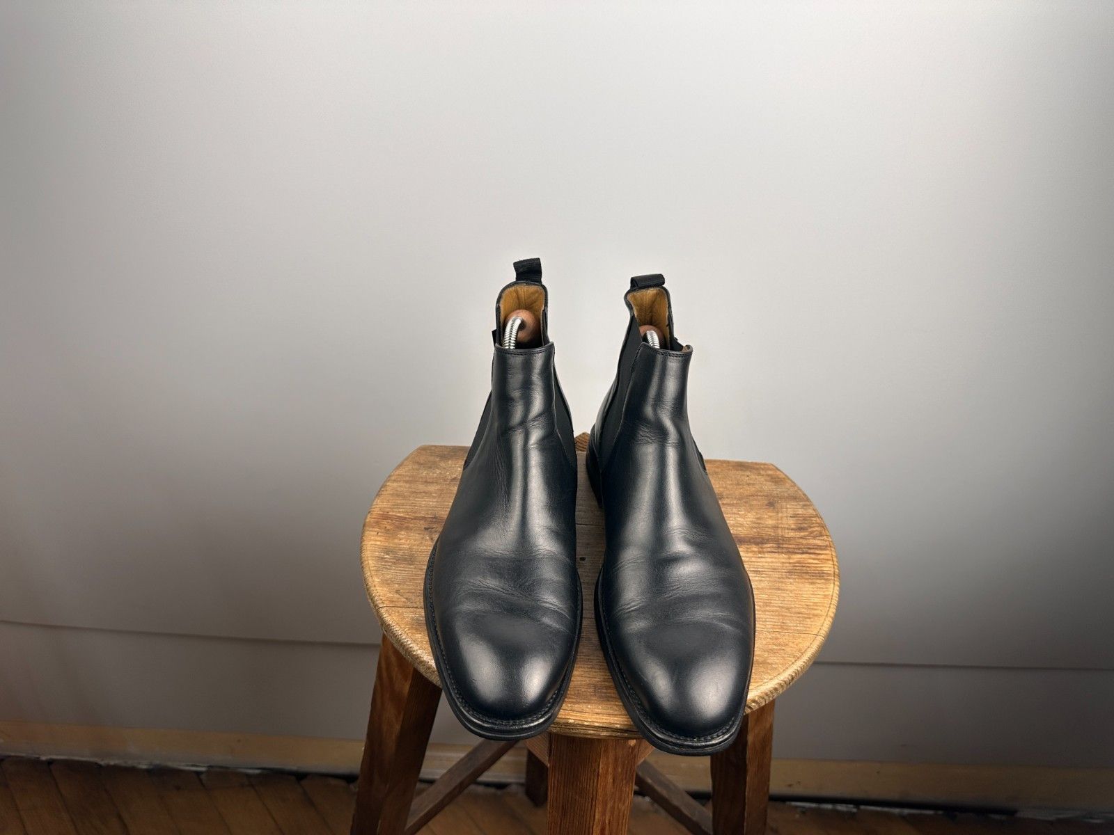 Russell & Bromley Russell & Bromley Black Leather Chelsea Boots Shoes 42 1/2 Size US 9.5 / EU 42-43 - 5 Thumbnail