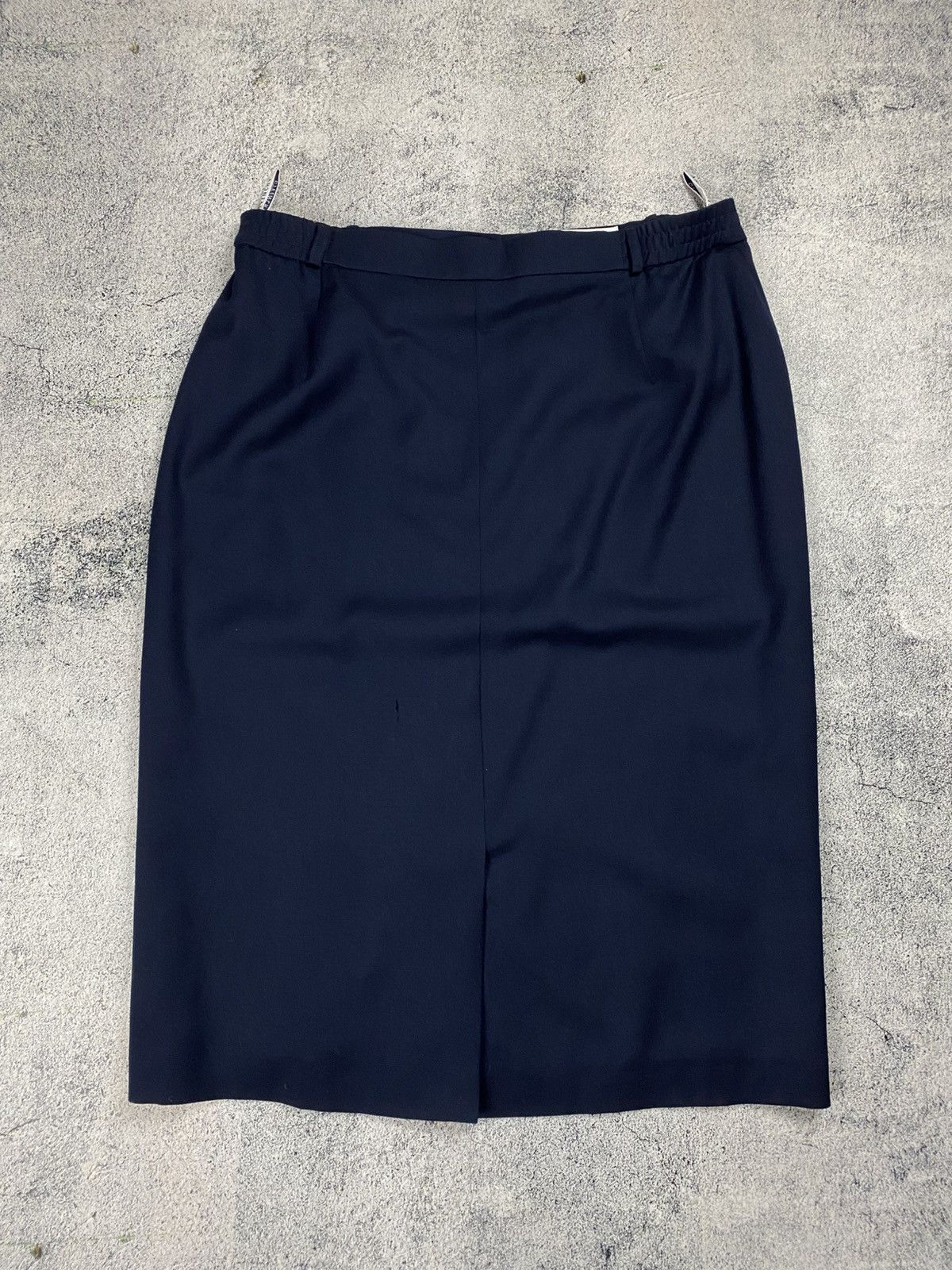 Givenchy Givenchy Navy Blue Minimal Midi Skirt Elegant Designer Piece Size 30" / US 8 / IT 44 - 14 Thumbnail
