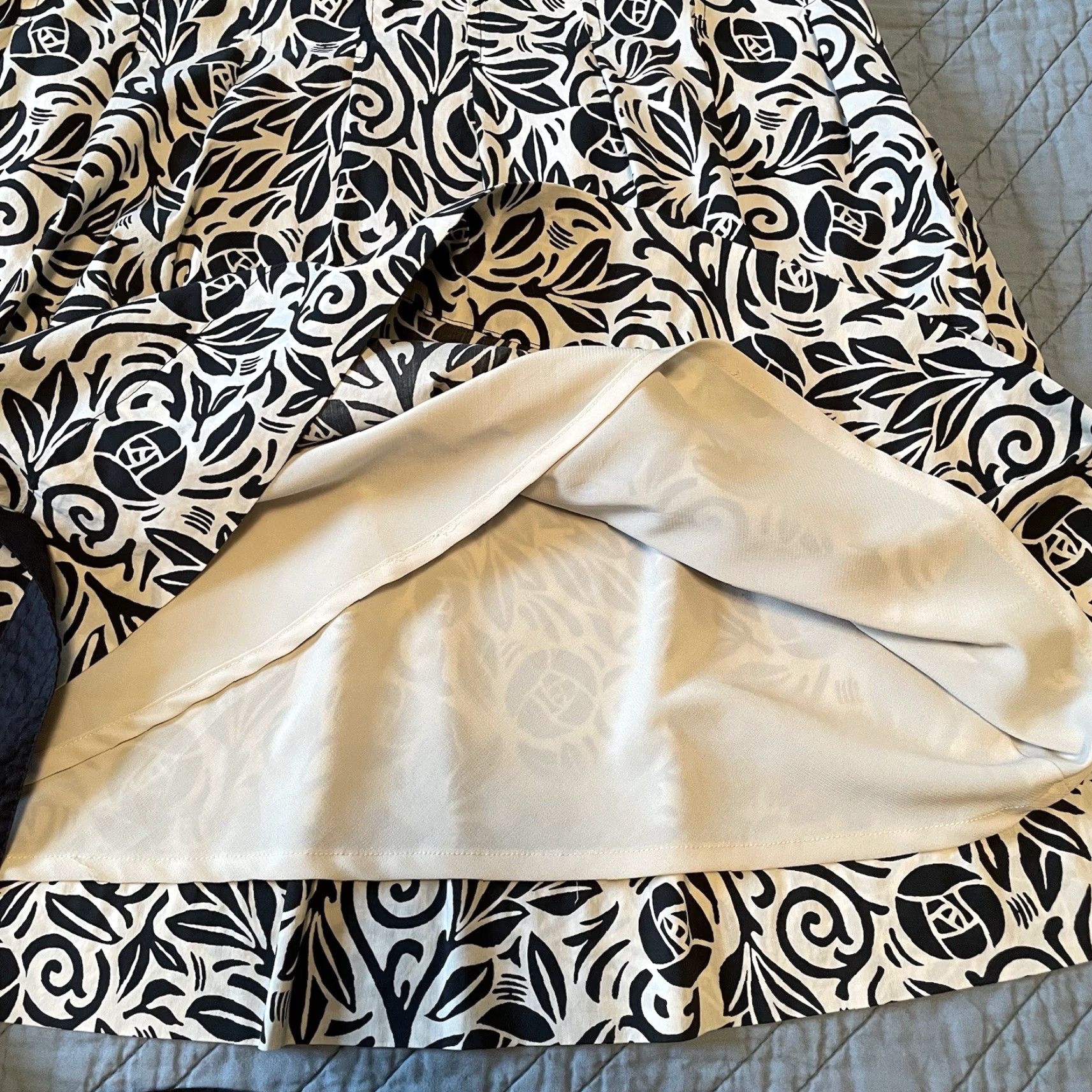 Bcbgmaxazria BCBGMAXAZRIA Skirt Adults Womens Knee Length A-Line Black Cream Silk Belted 2 MacIntosh Rose Morris Vintage No Size 26" / US 2 / IT 38 - 6 Thumbnail