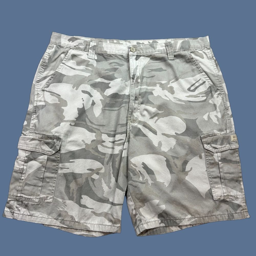 Wrangler VINTAGE Wrangler Shorts Mens 42 Beige Camouflage Cargo Work Wear Outdoor Casual Size US 42 / EU 58 - 1 Thumbnail
