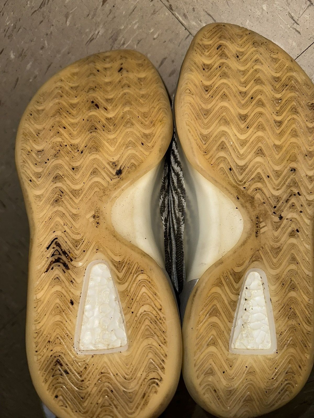 Adidas Yeezy Quantum Size US 9 / EU 42 - 7 Thumbnail