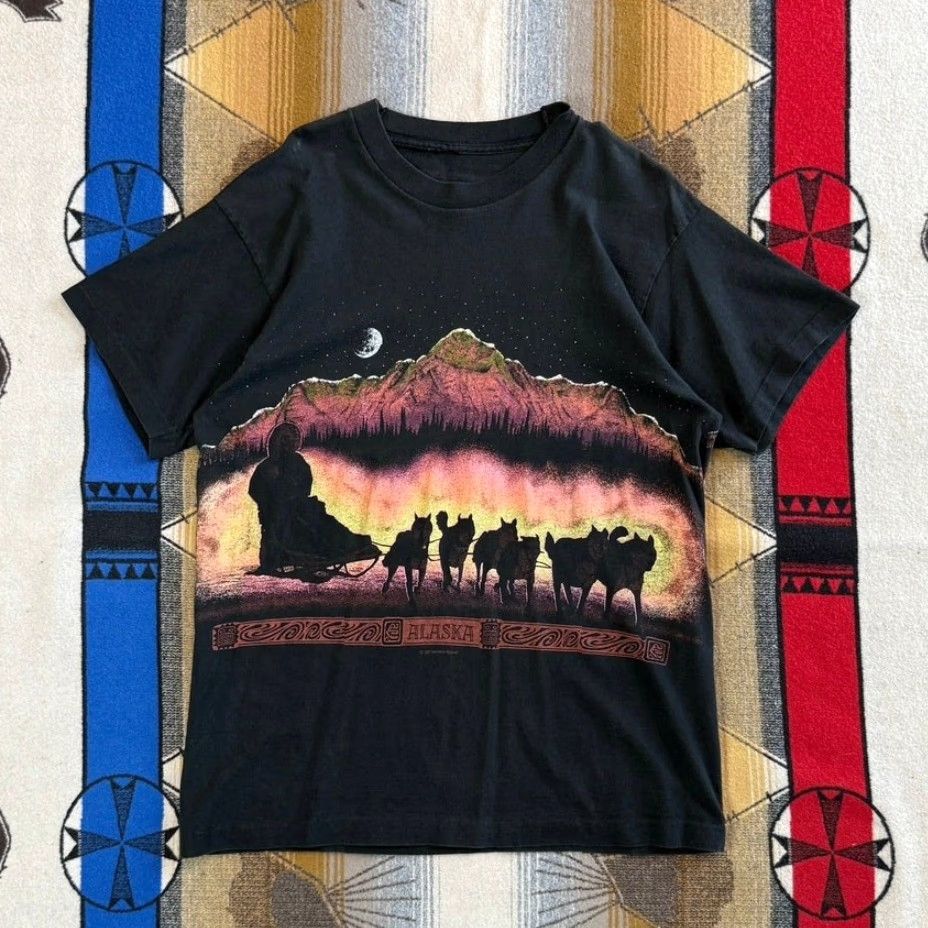Vintage VINTAGE Alaska Outdoor Nature Wrap Around Print T-Shirt Size L Men Black 90s Clothes 90s Outdoor Nature Size US L / EU 52-54 / 3 - 2 Thumbnail
