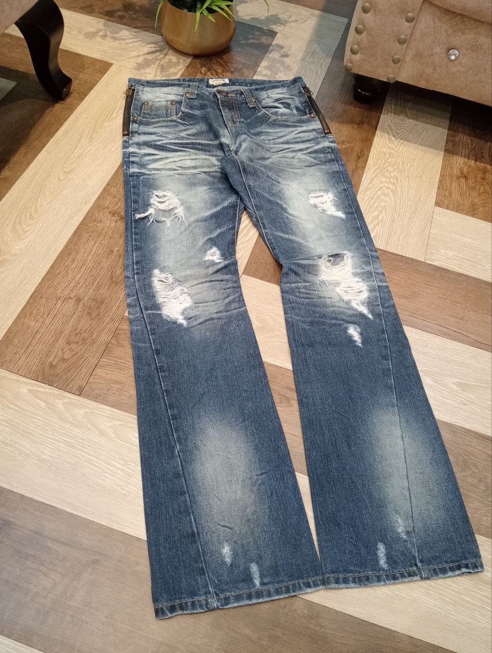 Japanese Brand DAISY BLUE DISTRESSED FLARED DENIM PANTS Size US 32 / EU 48 - 3 Thumbnail