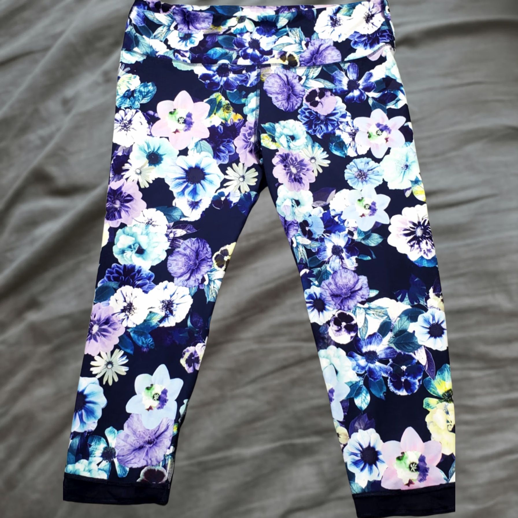 Old Navy Old Navy Active Go Dry Leggings Womens XXL Multicolor Floral Fitted Tapered Leg Size 40" / US 18 - 1 Thumbnail