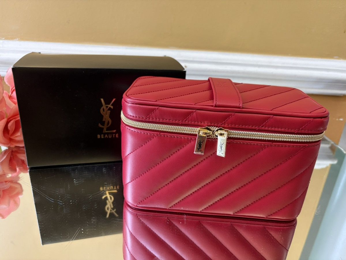 Yves Saint Laurent Yves saint laurent case Size ONE SIZE - 3 Thumbnail