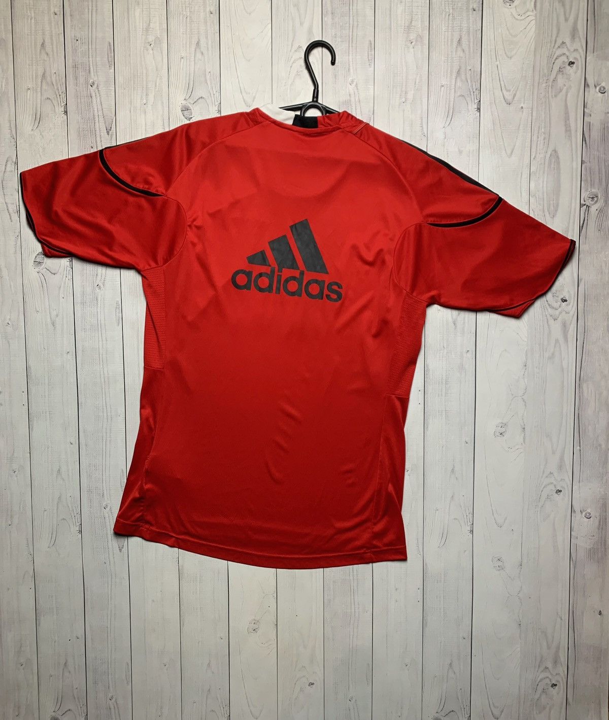 Adidas × Vintage Vintage adidas Liverpool soccer jersey size M 4 logo Size US M / EU 48-50 / 2 - 4 Thumbnail