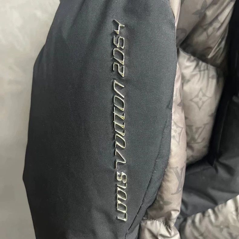 Louis Vuitton Louis Vuitton grey combined warm fluffy hooded down jacket Size US S / EU 44-46 / 1 - 4 Thumbnail