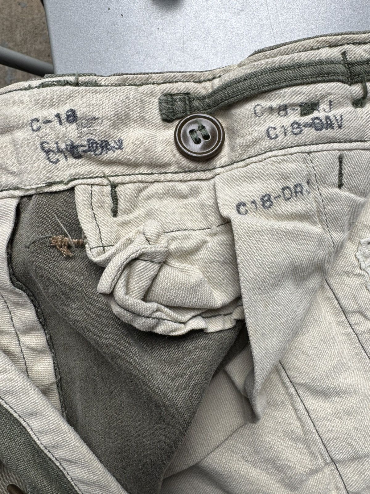 Vintage Vintage 32 U.S. Army Twill Trousers — Faded OG-107 Green Size US 30 / EU 46 - 7 Thumbnail