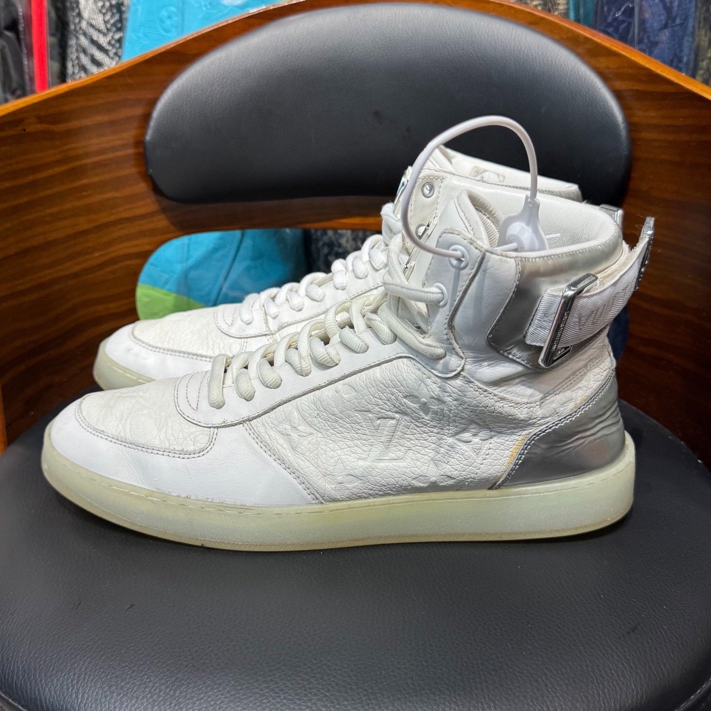 Louis Vuitton Louis Vuitton White Hitop Sneakers 5 Men Size US 5 / EU 37 - 1 Thumbnail