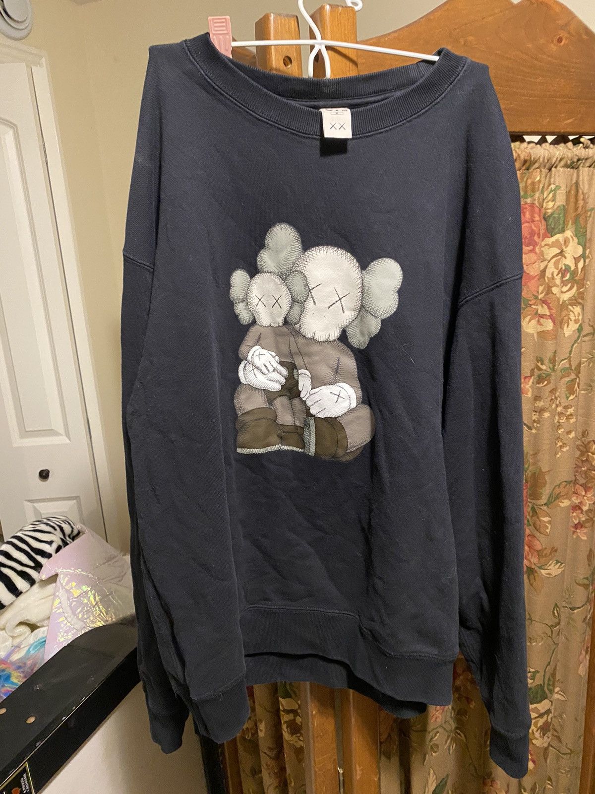 Kaws x uniqlo crewneck online