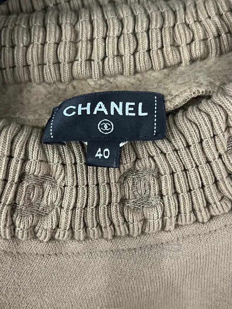 Chanel Chanel 24K khaki teddy lamb wool stitching sweatshirt Size S / US 4 / IT 40 - 4 Thumbnail