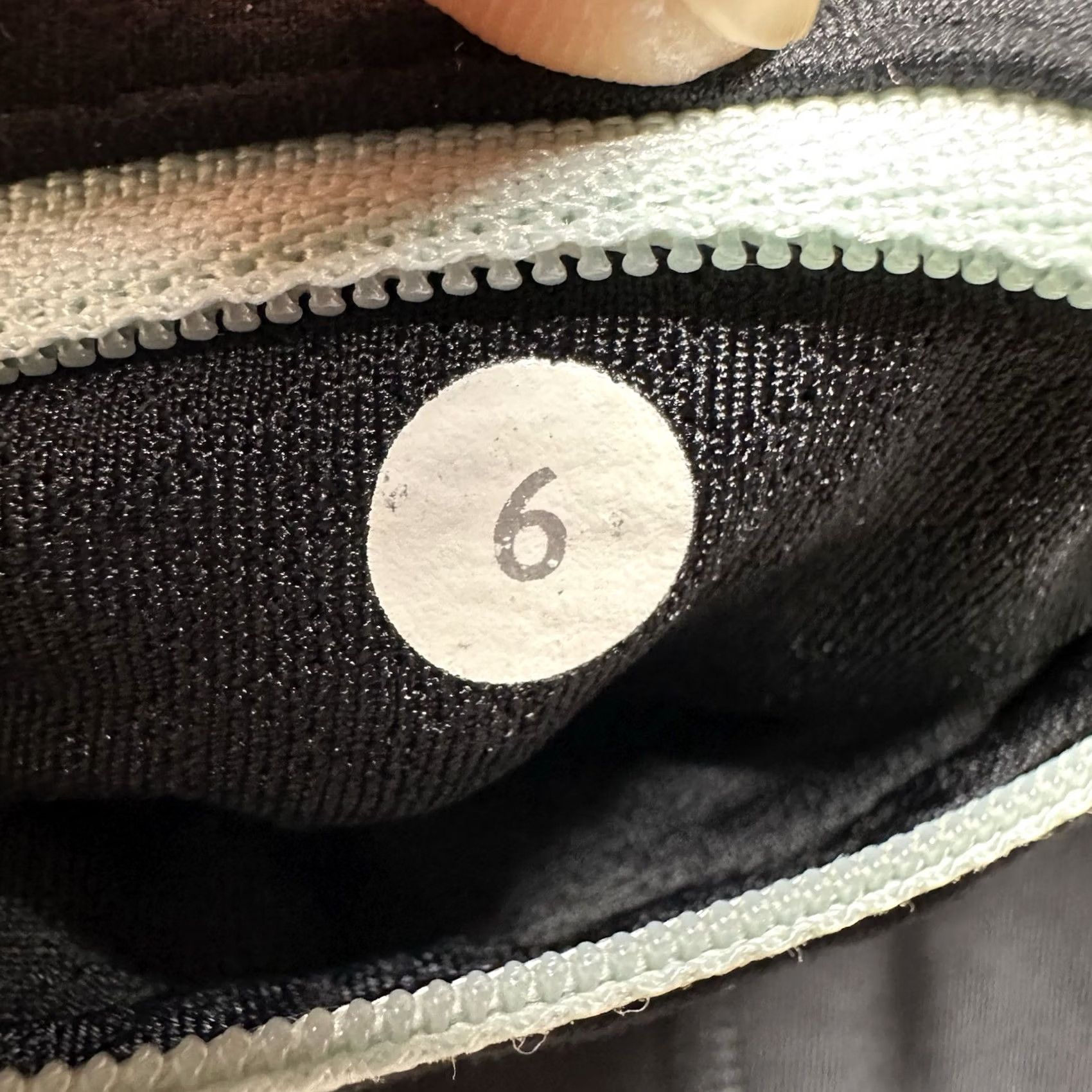 Lululemon Lululemon Leggings Womens 6 Black Mint Running Workout Crop Size 28" / US 6 / IT 42 - 7 Thumbnail