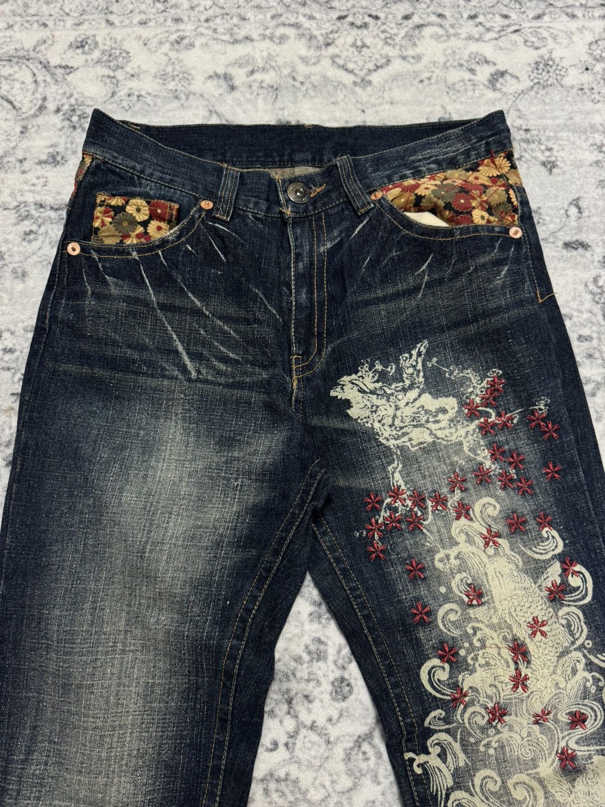 Japanese Brand JAPANESE BRAND KOI FISH KARAKURI STYLE DISTERSSED DENIM JEAN Size US 32 / EU 48 - 3 Thumbnail
