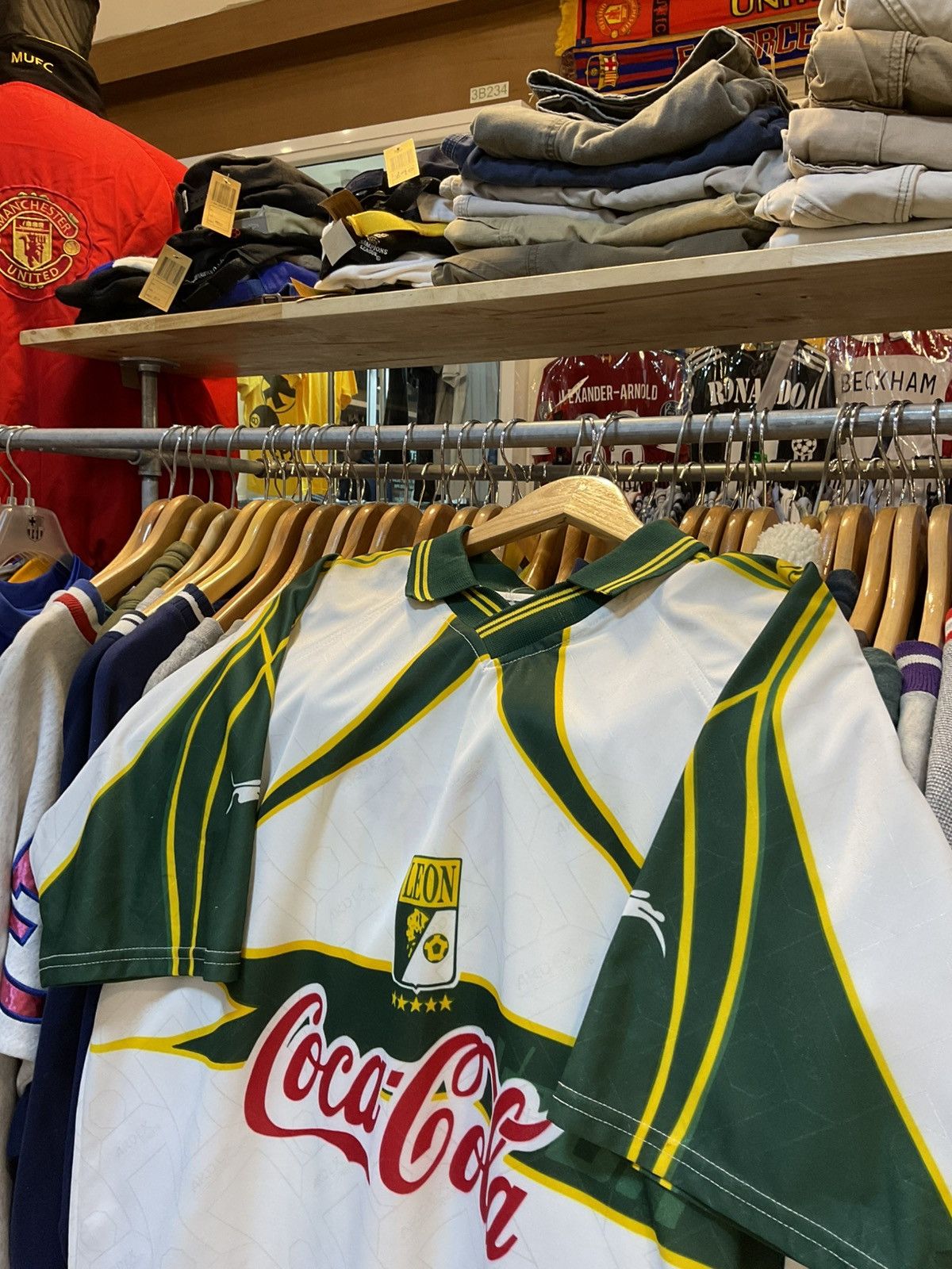 Other Vintage 1998-1999 Leon FC Home Kit Size US L / EU 52-54 / 3 - 2 Thumbnail