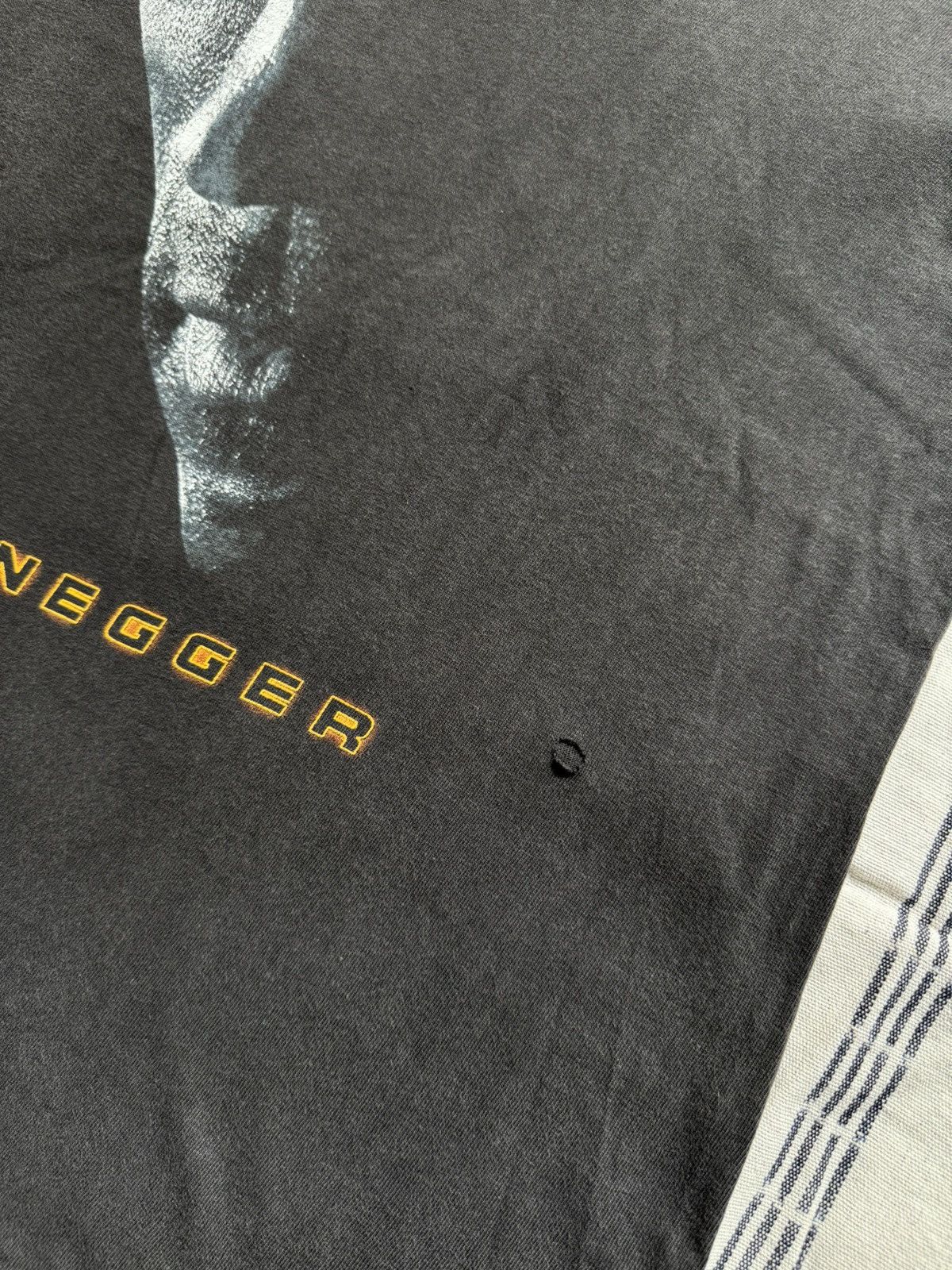 Vintage 90's Eraser Movie T-shirt Size US L / EU 52-54 / 3 - 3 Thumbnail