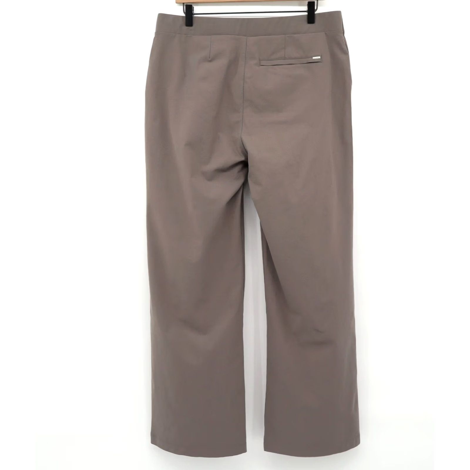 Vuori Vuori Pants Wide-Leg XL Regular Chia Brown 30" Inseam Zip Logo Pockets Machine Washable Knit 100% Polyester Women’s Vintage? No Size 40" / US 18 - 2 Thumbnail