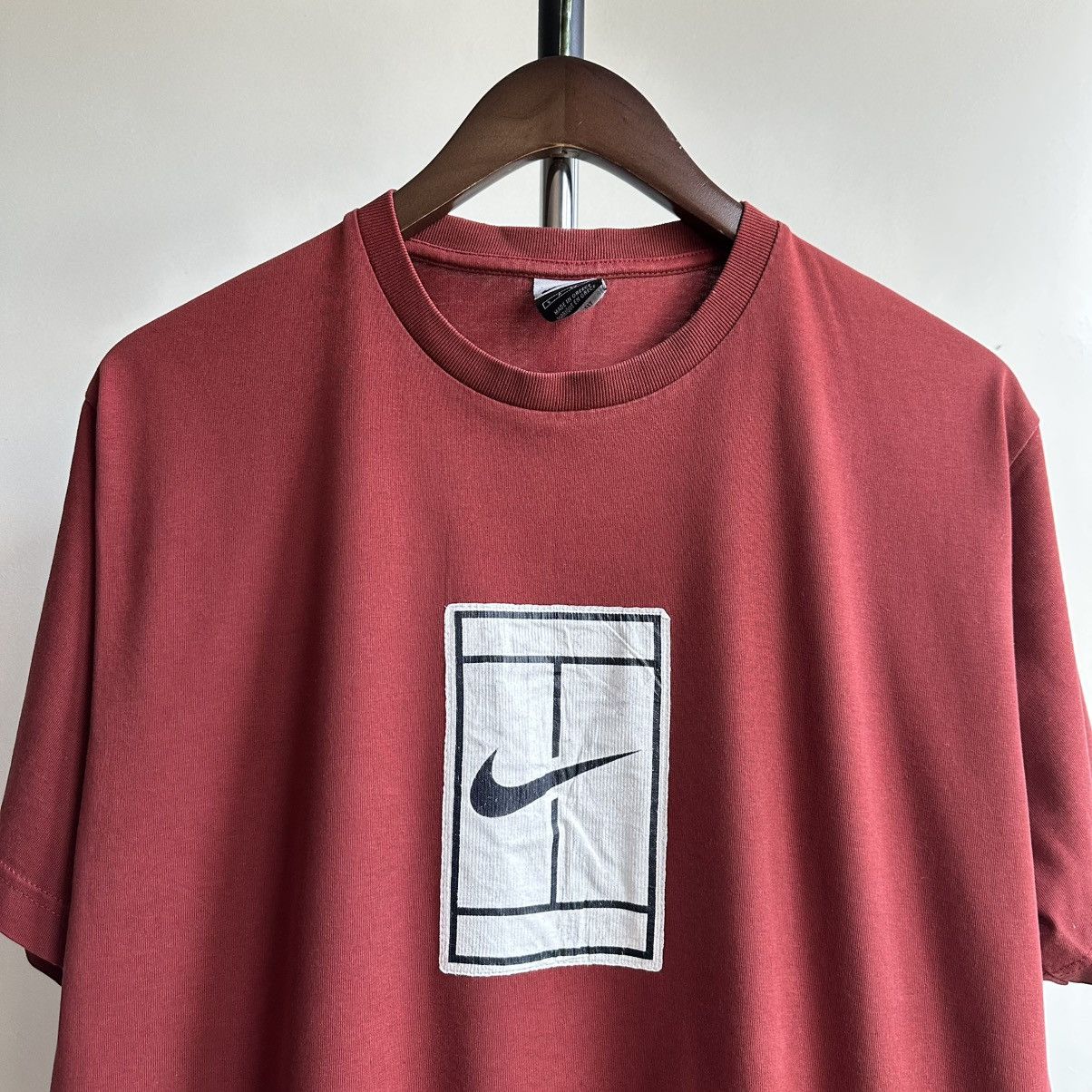 Nike × Vintage VINTAGE Y2K NIKE COURT BIG LOGO TEE Size US S / EU 44-46 / 1 - 2 Thumbnail