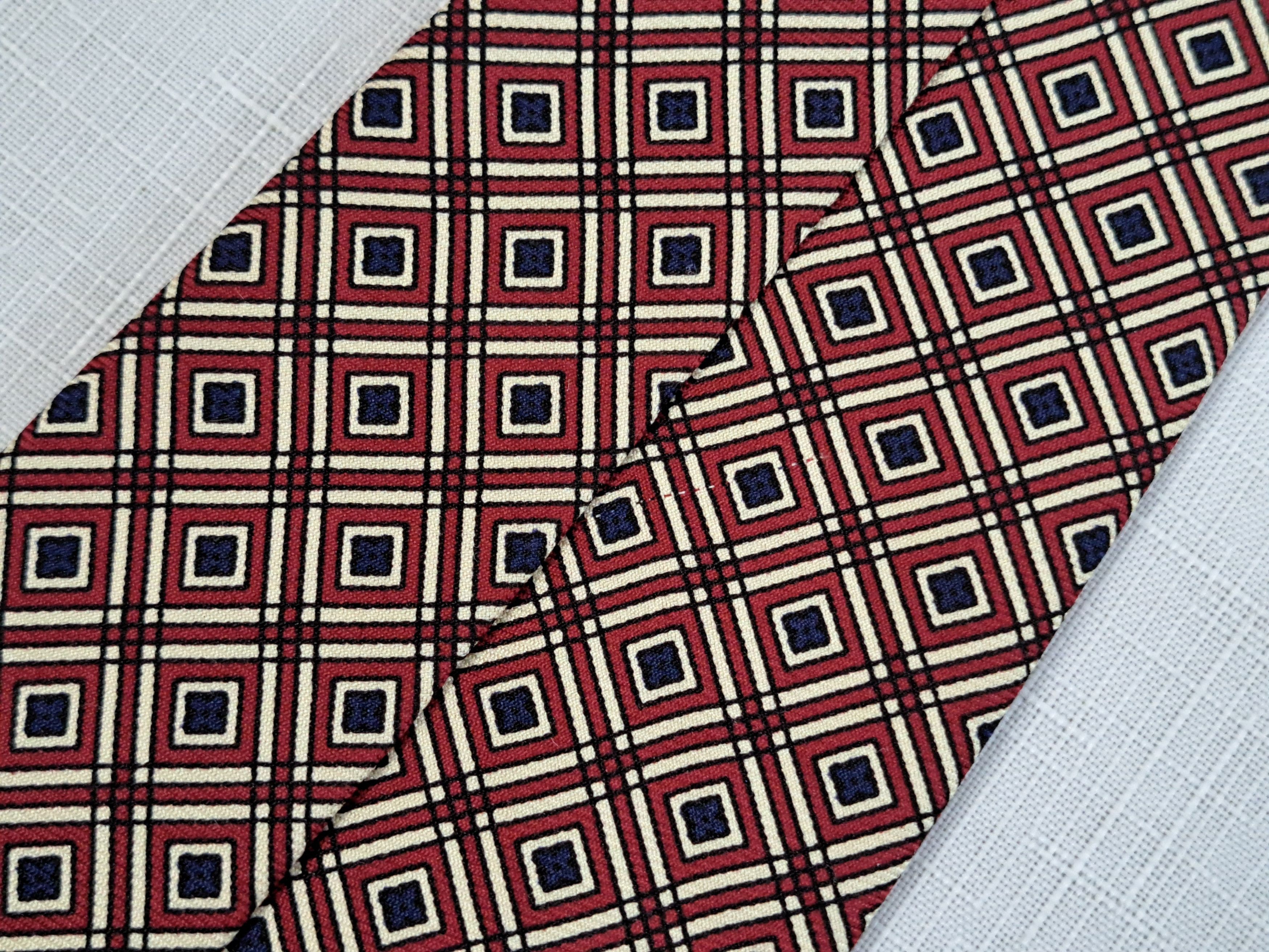 Burberry Burberrys vintage geometric pattern silk tie. Made in USA Size ONE SIZE - 16 Thumbnail