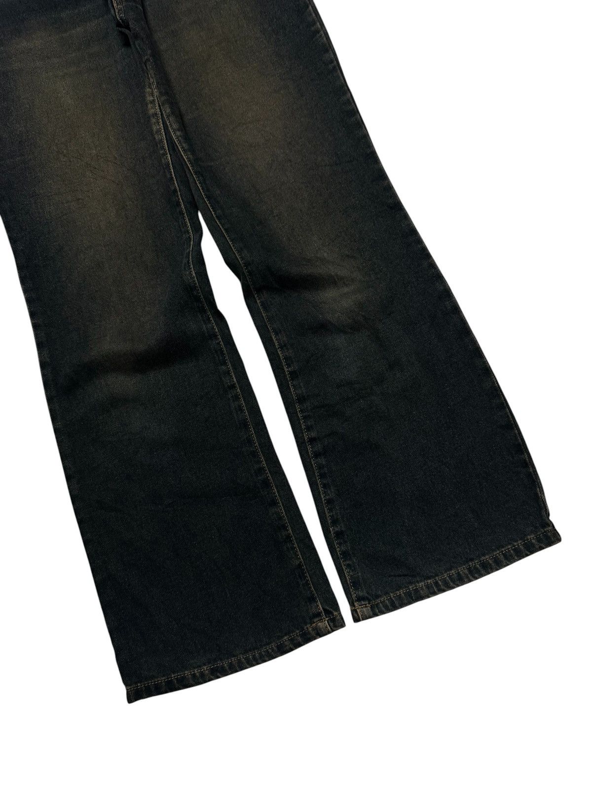 Tornado Mart VINTAGE JAPANESE FLARED RUSTY MUDWASHED DARK DENIM Size US 30 / EU 46 - 3 Thumbnail