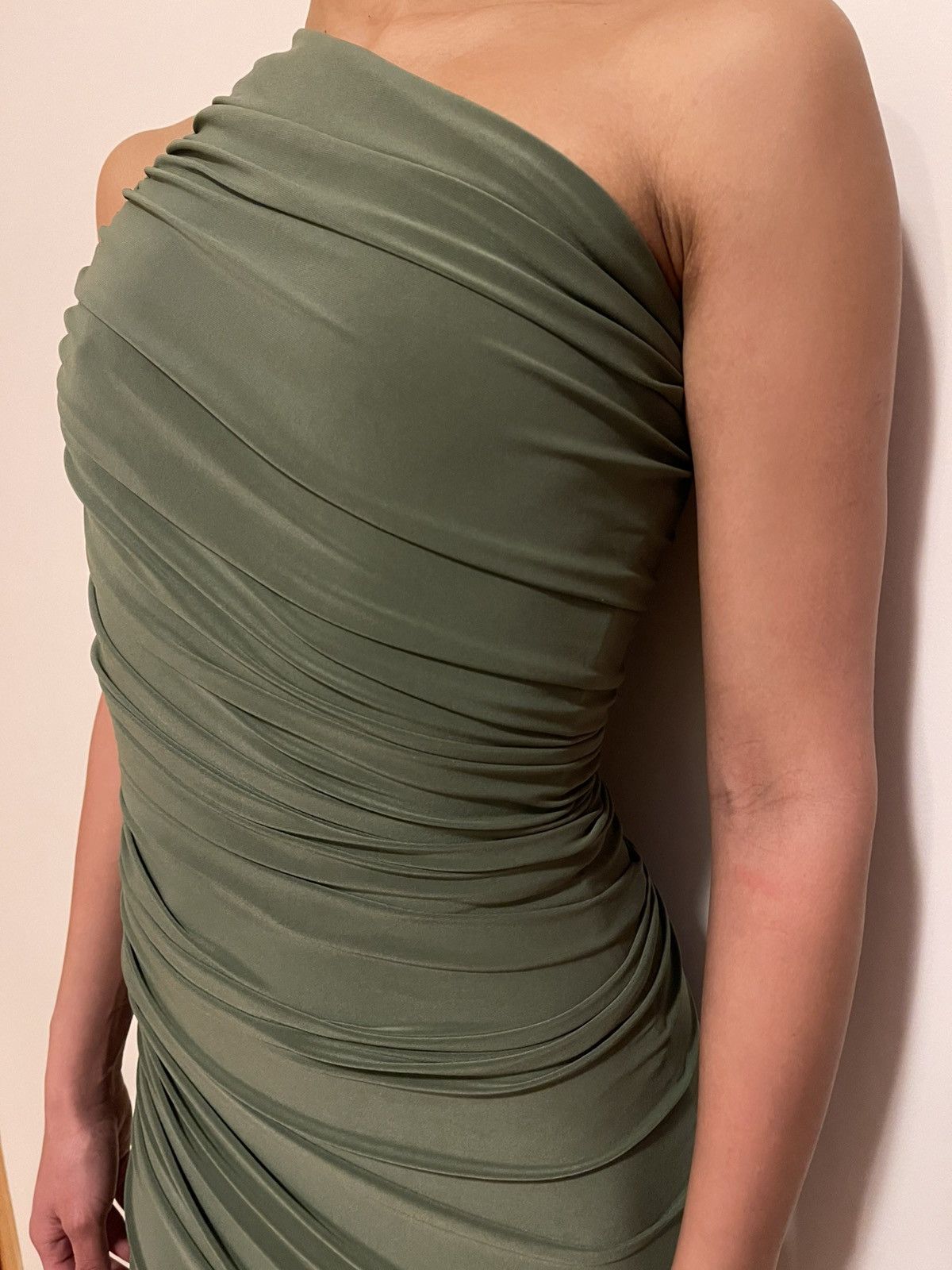 Norma Kamali Norma Kamali Diana One-Shoulder Gown - Olive Green (XXS/32) Size S / US 4 / IT 40 - 7 Thumbnail