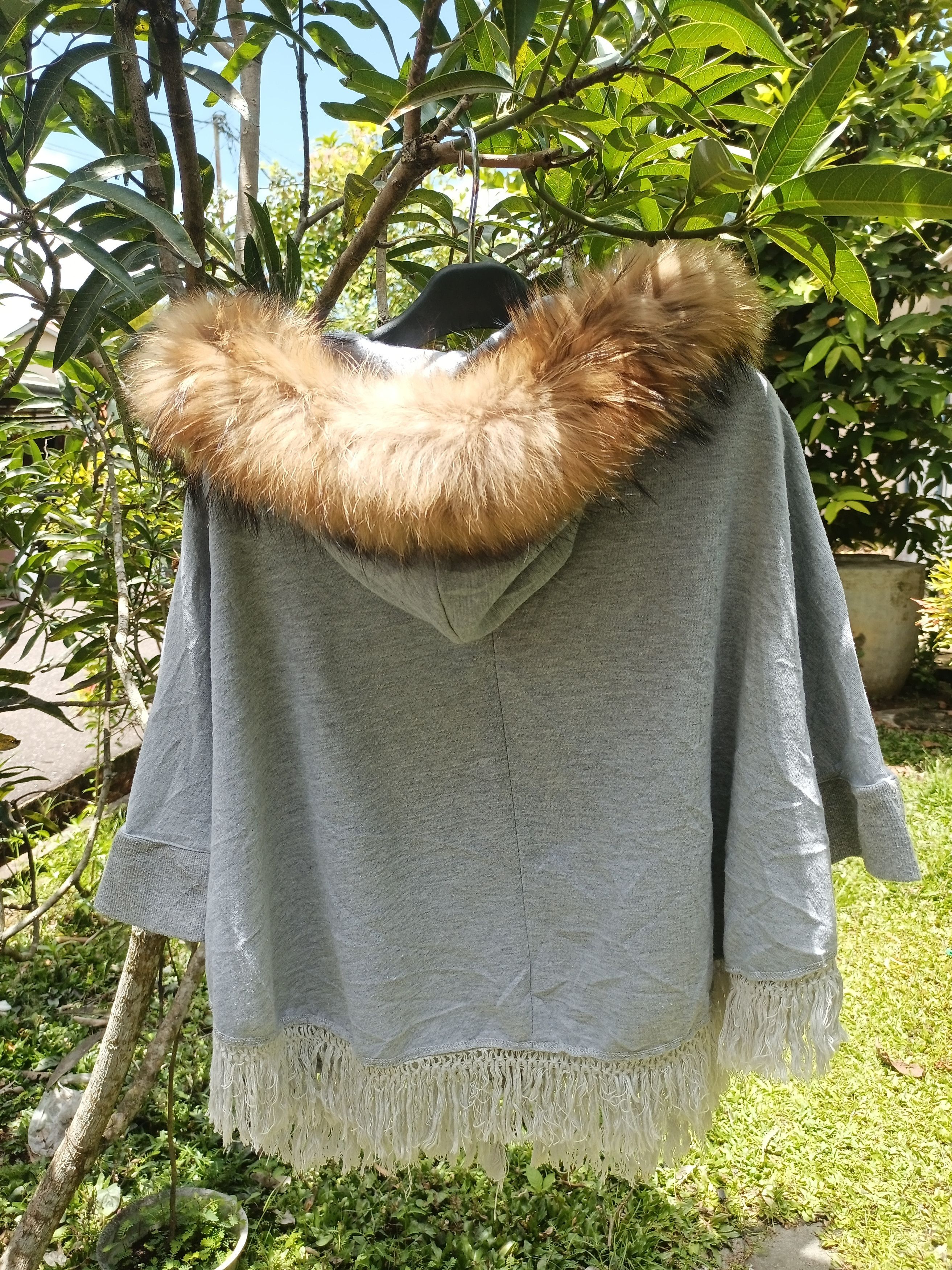 Japanese Brand × Le Grande Bleu (L.G.B.) "F" Vintage Fur Zipper Hoodie Tassel Poncho Size US L / EU 52-54 / 3 - 10 Thumbnail