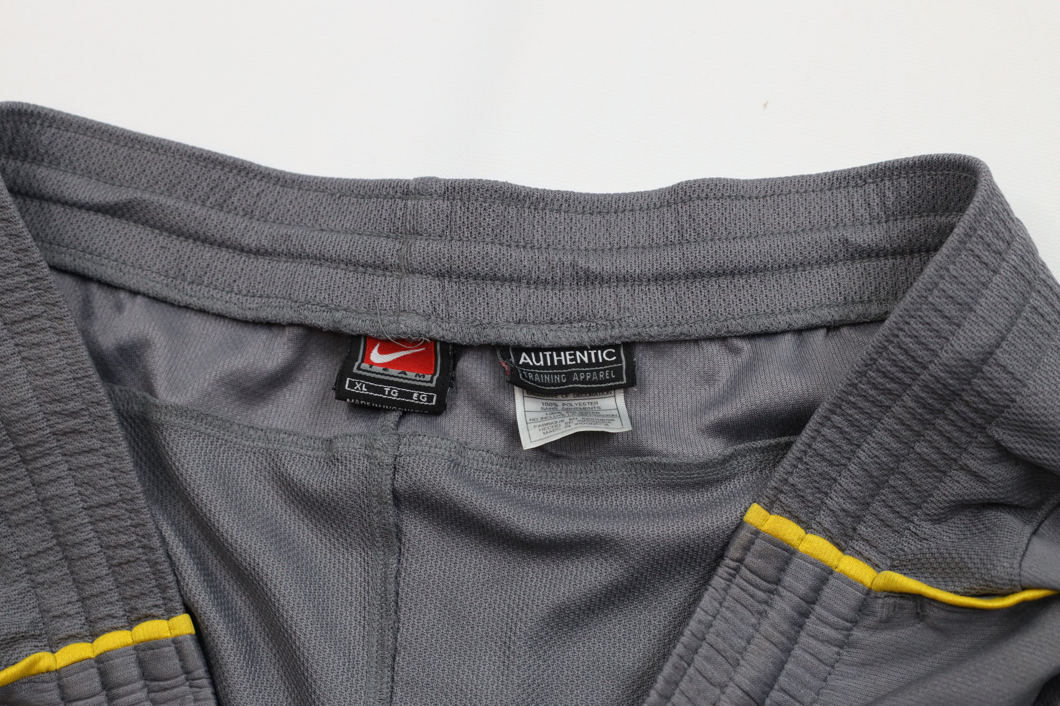 Nike AS IS Vintage Nike Swoosh University of Michigan Shorts Size US 36 / EU 52 - 9 Thumbnail