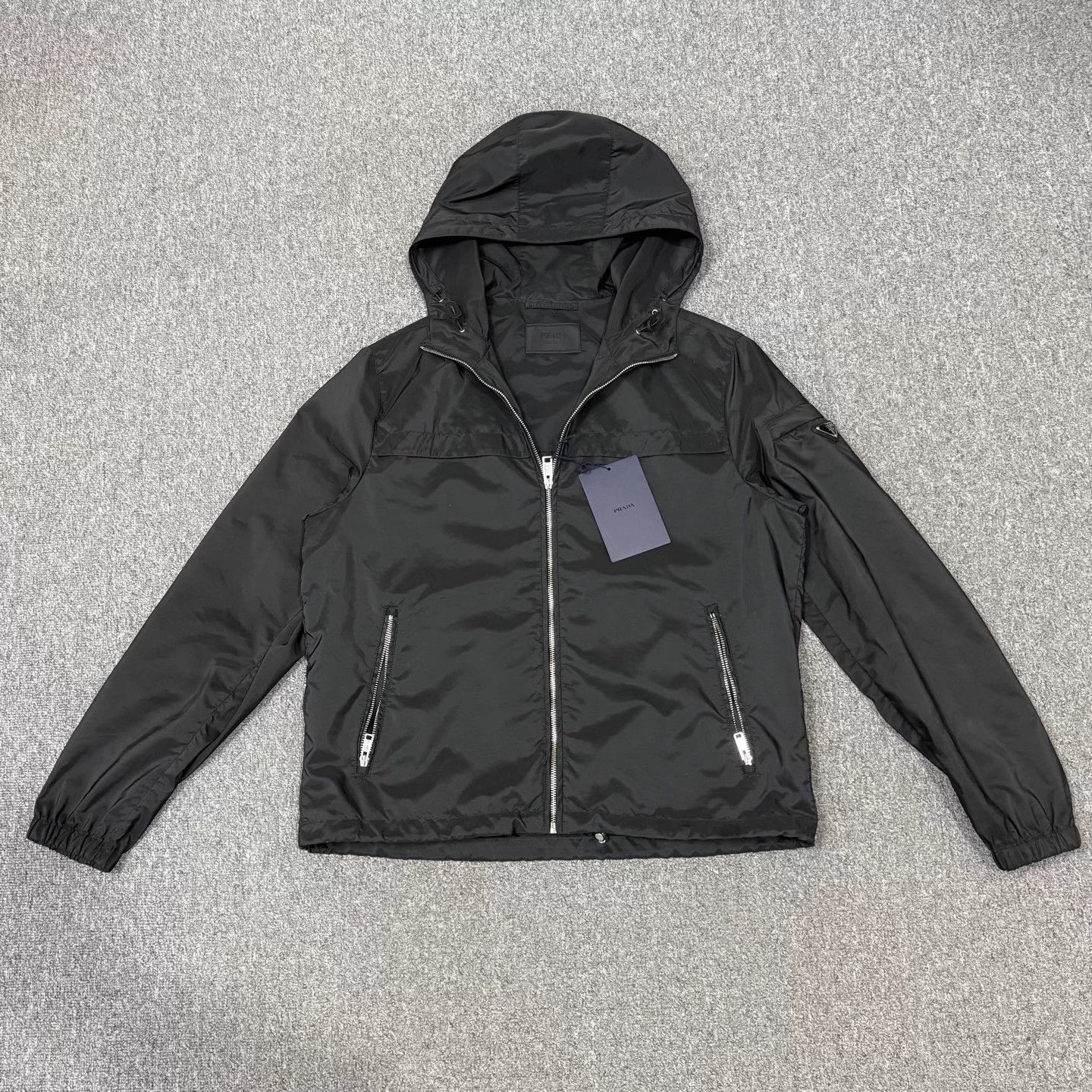 Prada Prada Deadstock Black Nylon Triangle Logo Zip 52 Size US L / EU 52-54 / 3 - 1 Thumbnail