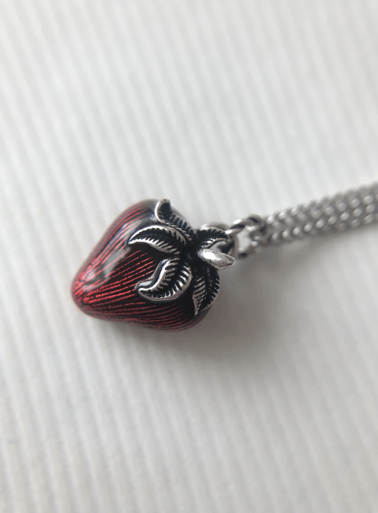 Gucci Gucci Interlocking GG Strawberry Necklace in Sterling Silver Size ONE SIZE - 4 Thumbnail