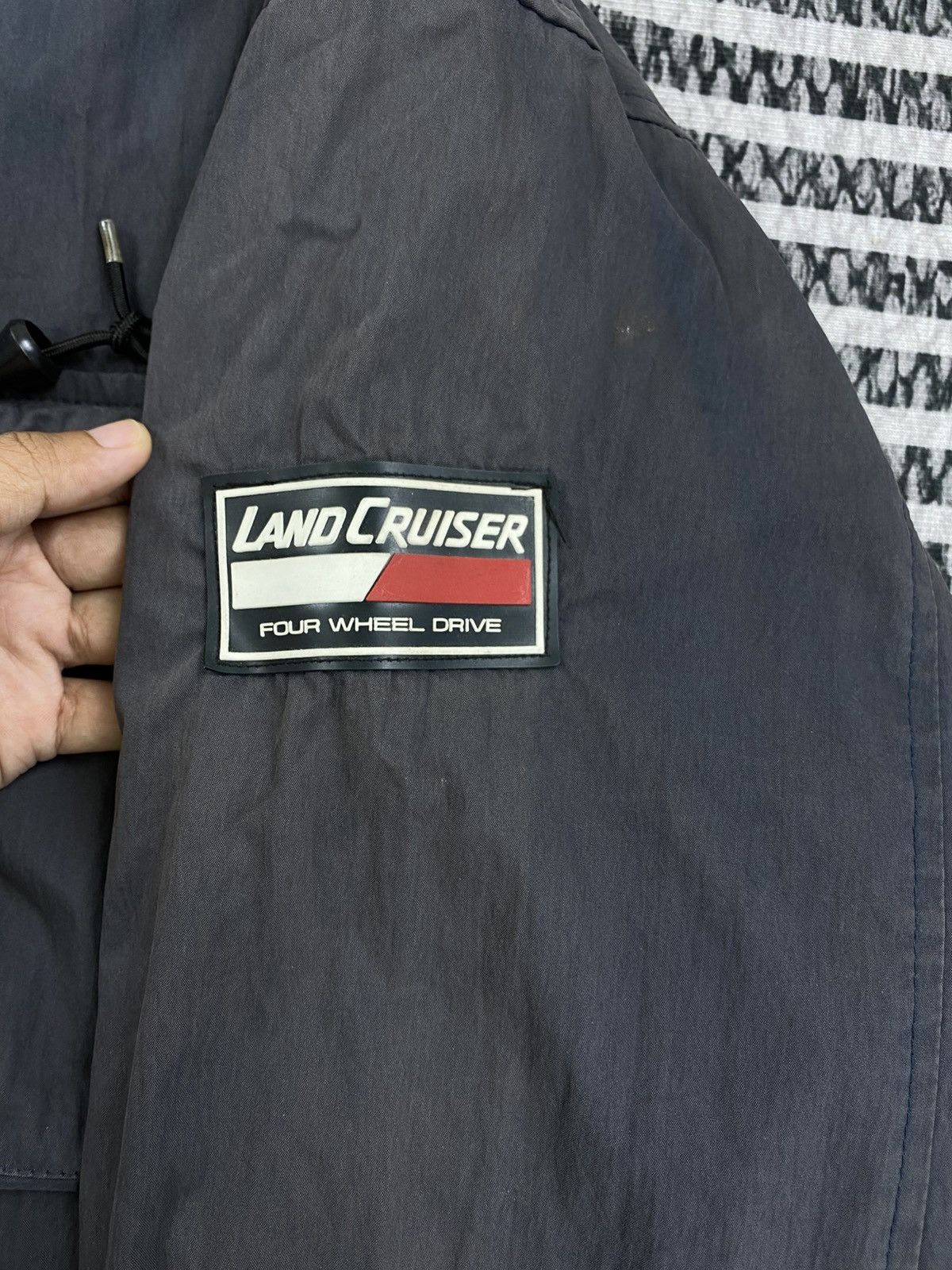 Japanese Brand Vintage Land Cruiser Four Wheel Drive Faded Zipper Jacket Size US XL / EU 56 / 4 - 11 Thumbnail