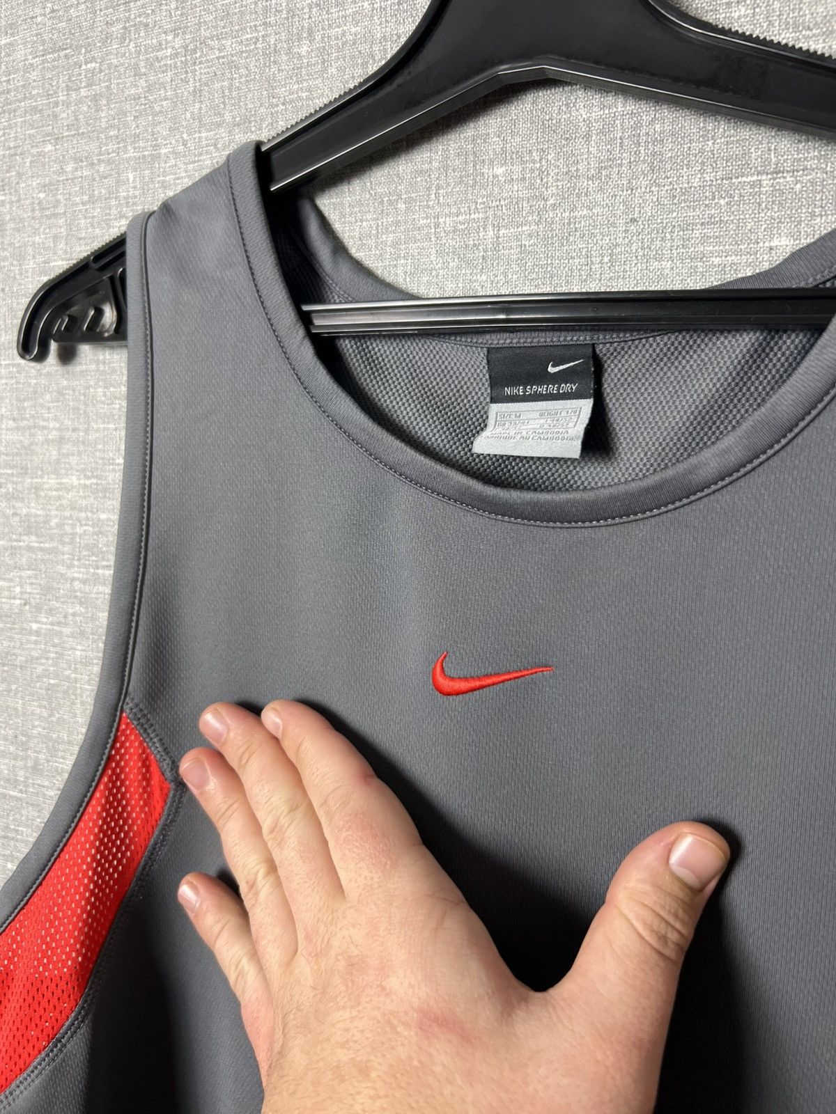 Nike Vintage Nike Center Embroidered Logo Sphere Dry Tank Top Size US M / EU 48-50 / 2 - 3 Thumbnail