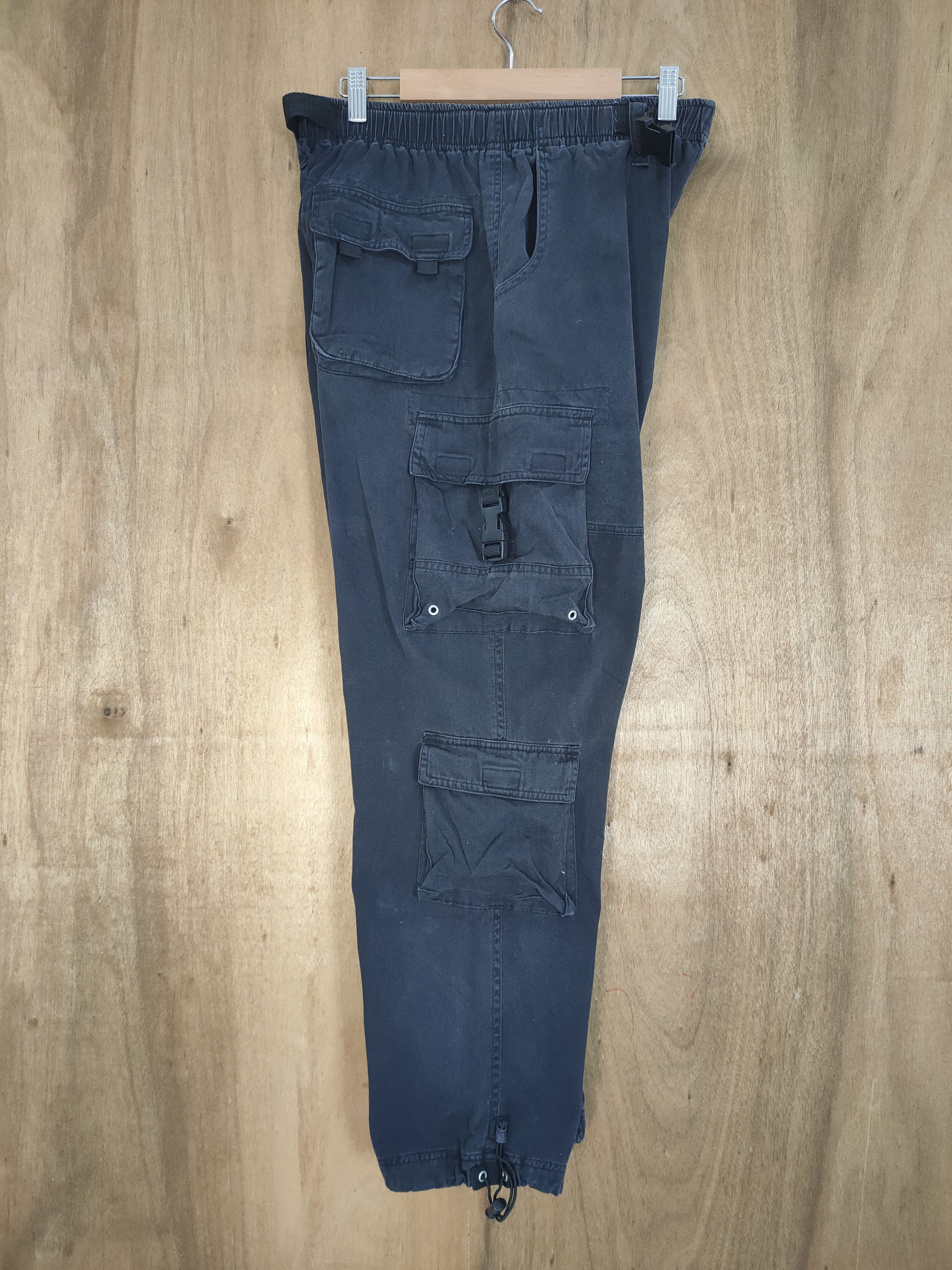Japanese Brand JAPANESE BRAND BLACK MULTIPOCKET CARGO PANTS Size US 30 / EU 46 - 11 Thumbnail