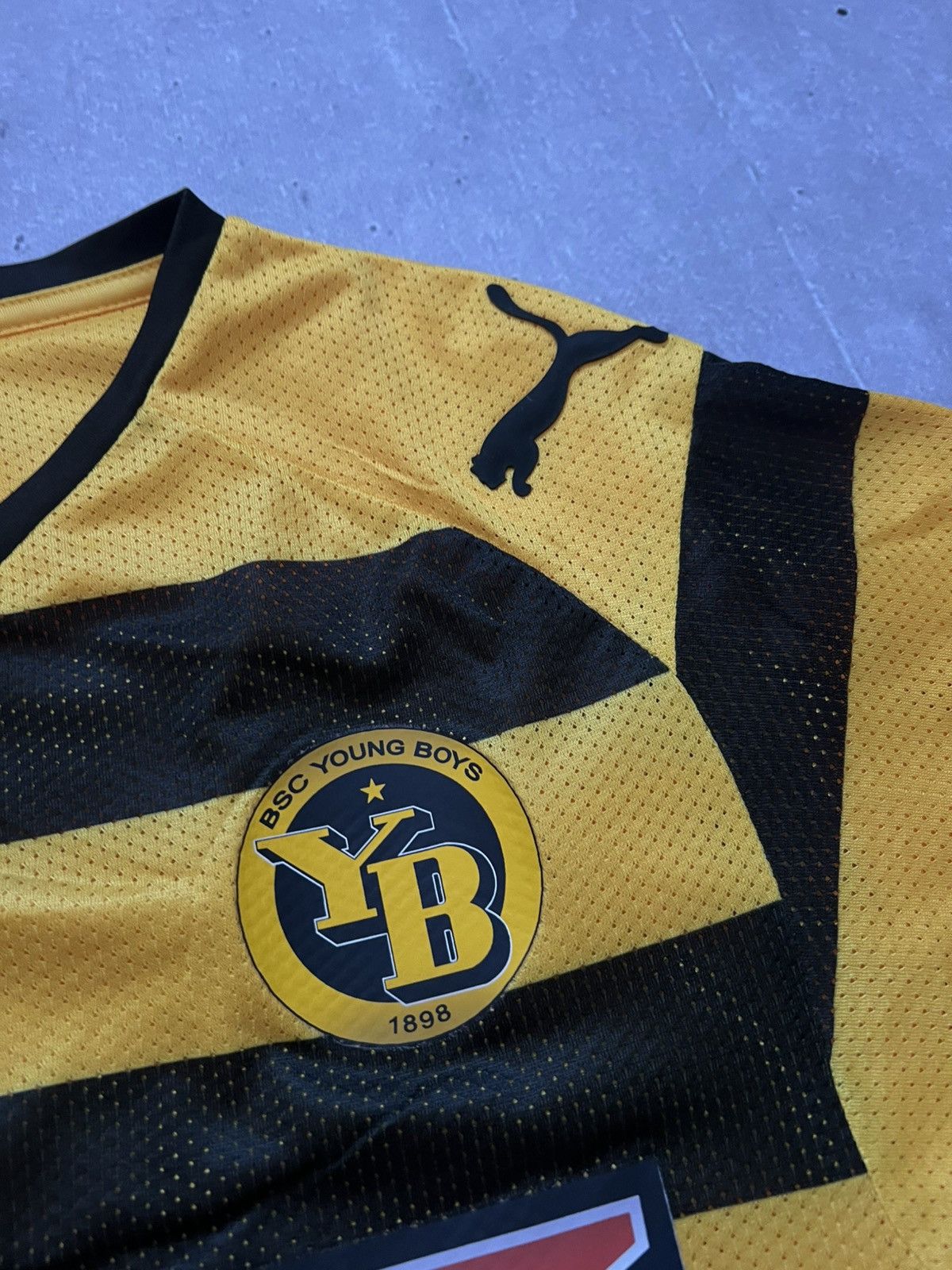 Puma BSC YOUNG BOYS PUMA FOOTBALL SHIRT 2008-2009 JERSEY SIZE S Size US S / EU 44-46 / 1 - 4 Thumbnail