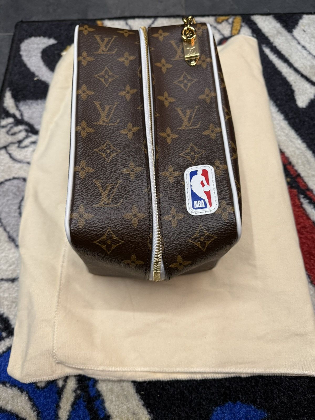 Louis Vuitton × NBA Louis Vuitton x NBA Cloakroom Dopp Kit Monogram Size ONE SIZE - 1 Thumbnail