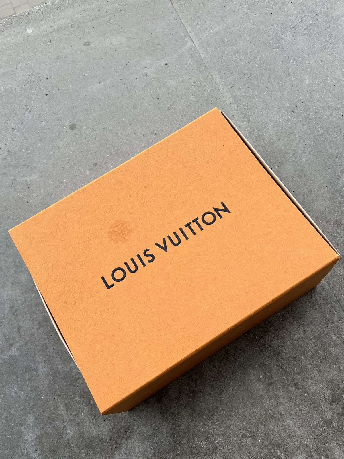 Designer × Louis Vuitton Louis Vuitton Run Away Sneaker Hype Designer rare 8LV Size US 9.5 / EU 42-43 - 12 Thumbnail