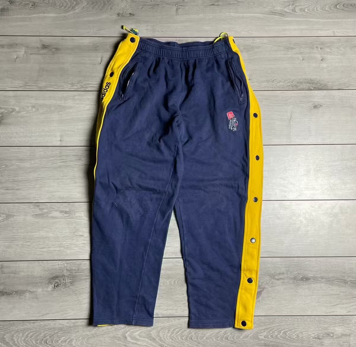 Adidas Adidas sweatpants buckle vintage 90s basketball size Medium Size US 32 / EU 48 - 1 Thumbnail