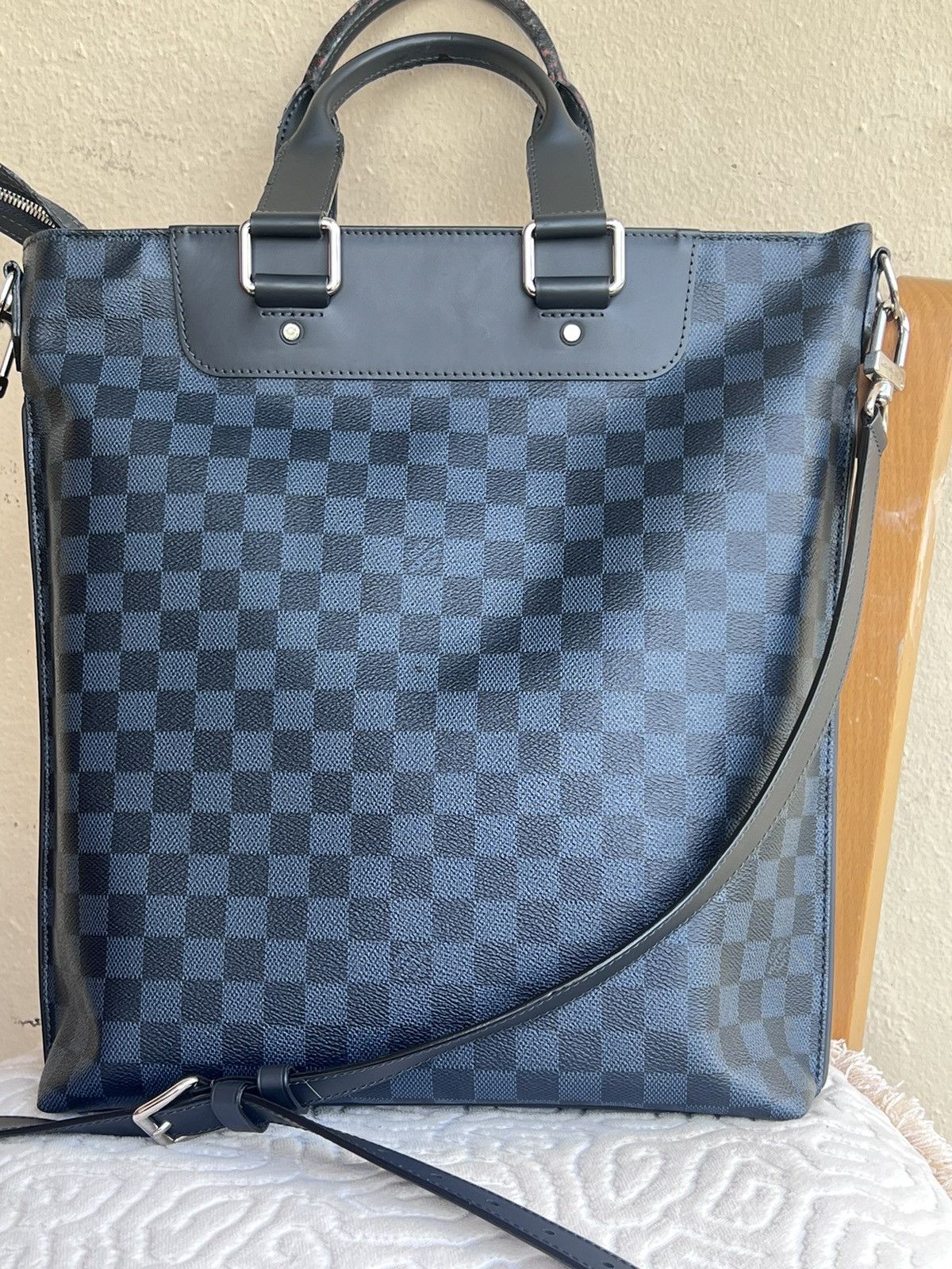 Louis Vuitton men cross bag authentic