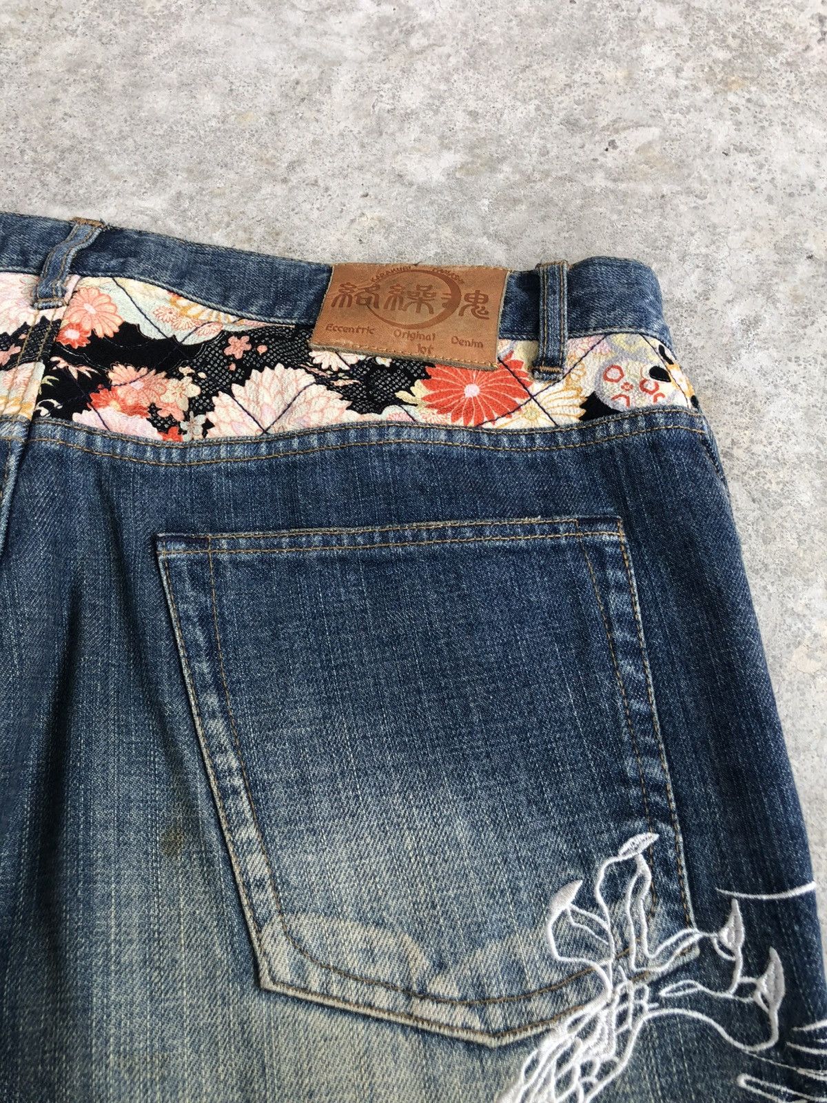 Karakuri Tamashii Karakuri Tamashii Embroidered Jeans Distressed Deni Size US 38 / EU 54 - 18 Thumbnail