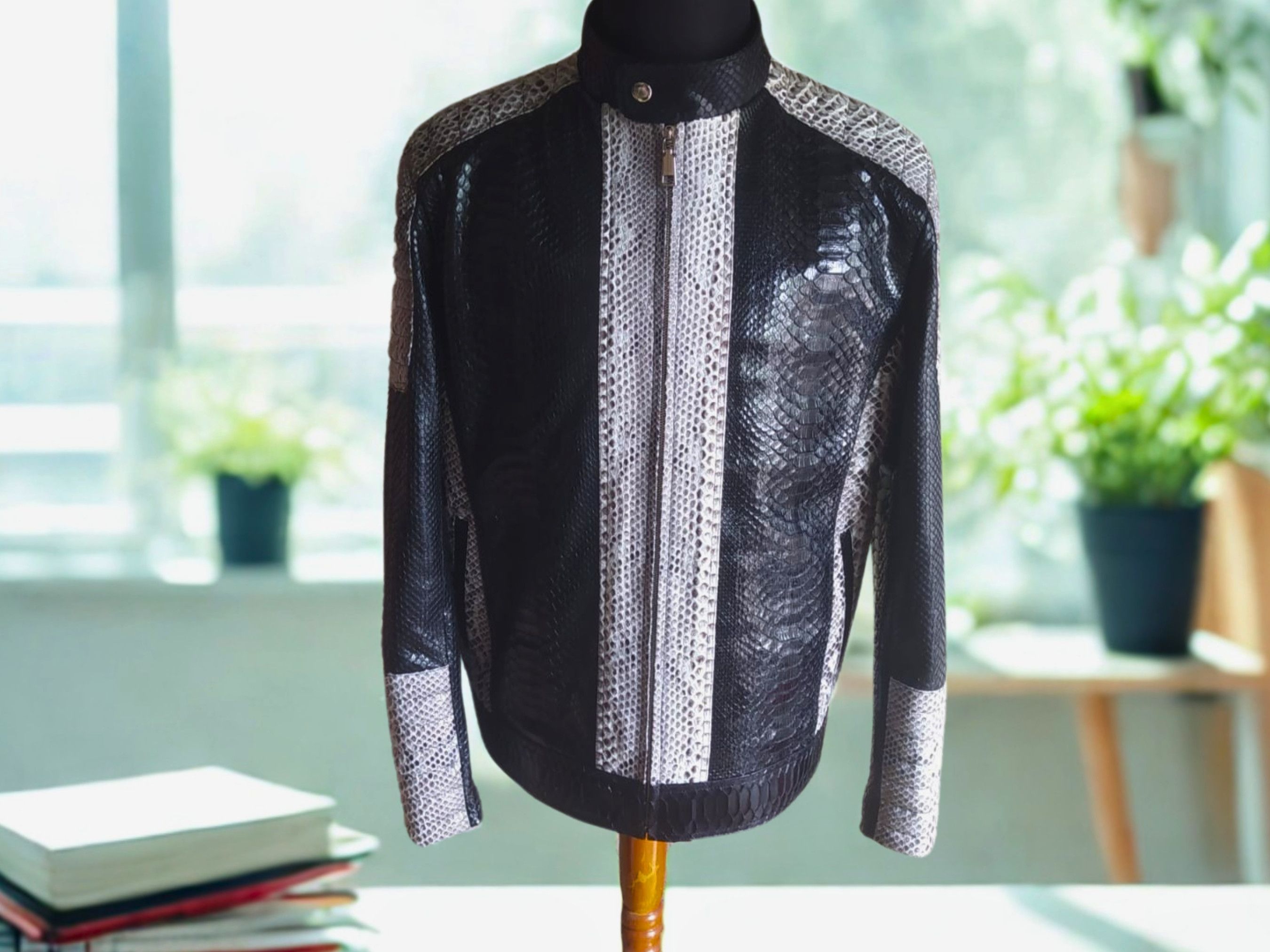 Handmade Cafe Racer Snakeskin Jacket Size US S / EU 44-46 / 1 - 7 Thumbnail