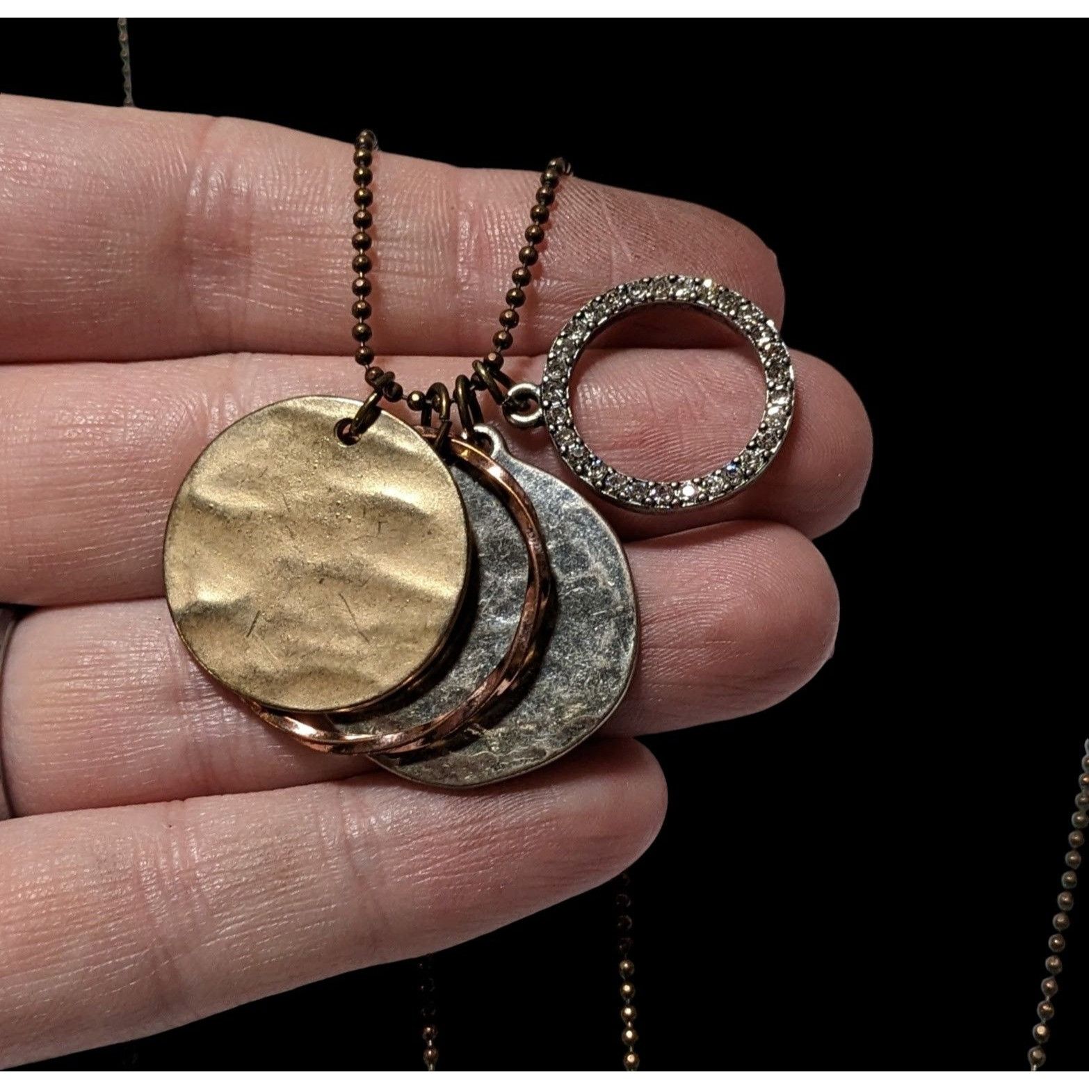 American Eagle Outfitters AEO Preppy Brutalist Metallic Charm Disc Necklace Size ONE SIZE - 5 Thumbnail