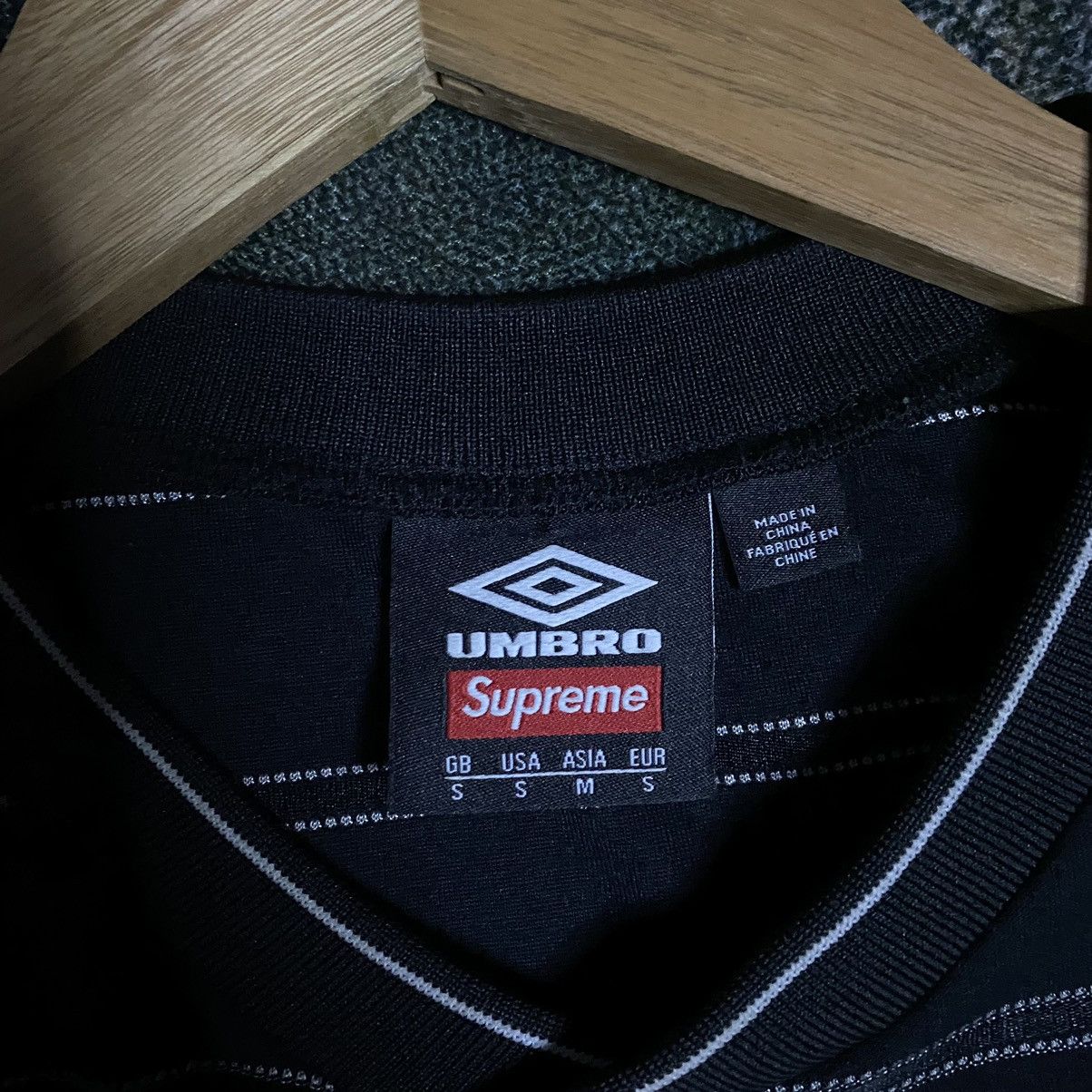 Supreme × Umbro Supreme x Umbro Stripe Soccer Jersey (SS25) Size US S / EU 44-46 / 1 - 5 Thumbnail