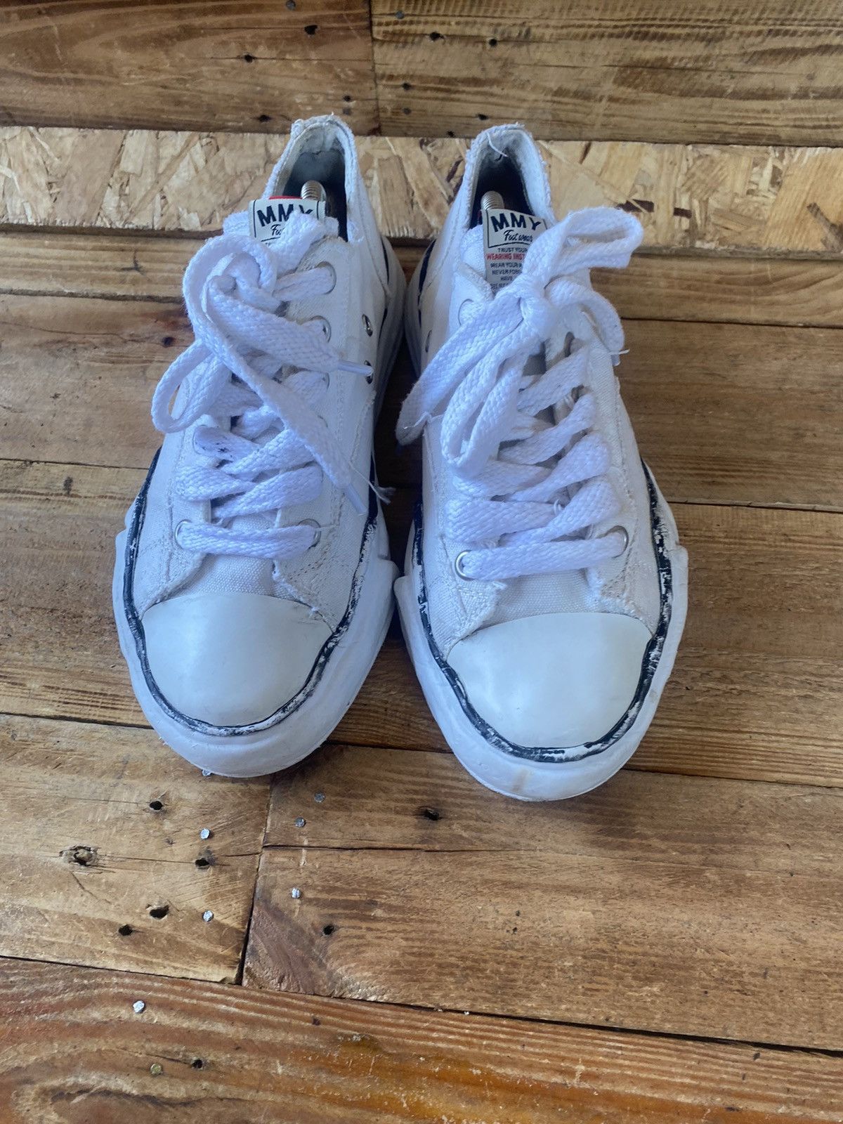 Maison MIHARA YASUHIRO Maison mihara yasuhiro white low-too canvas sneakers sz 41 Size US 8 / EU 41 - 1 Thumbnail