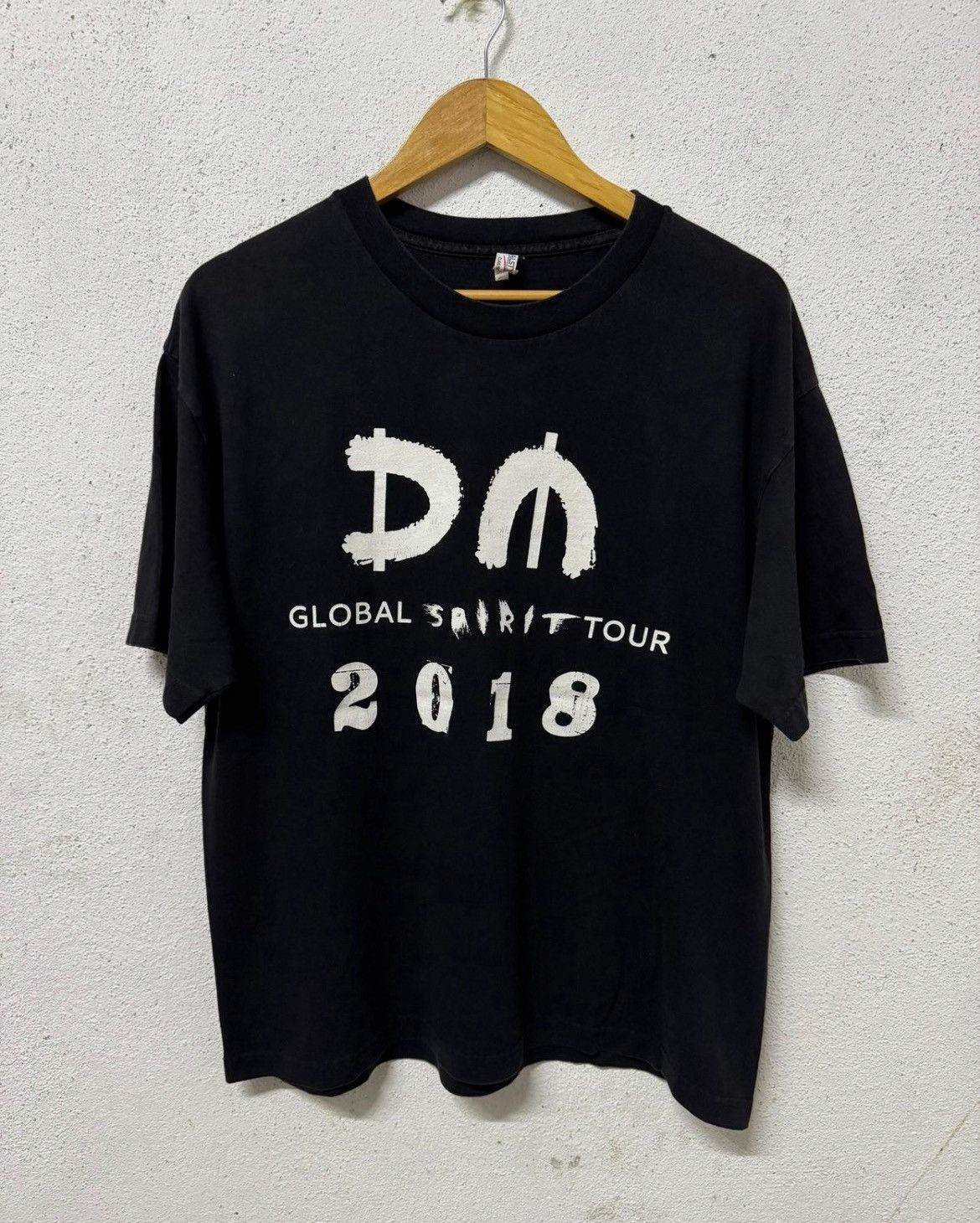 Band Tees Depeche mode tour 2018 tshirt Size US L / EU 52-54 / 3 - 2 Thumbnail