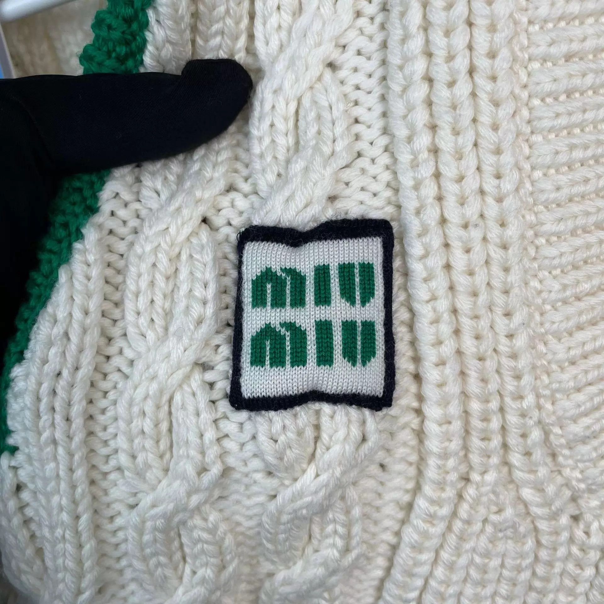 Miu Miu MIU MIU 96 New Sleeveless White Sweater 40 22 Size S / US 4 / IT 40 - 4 Thumbnail