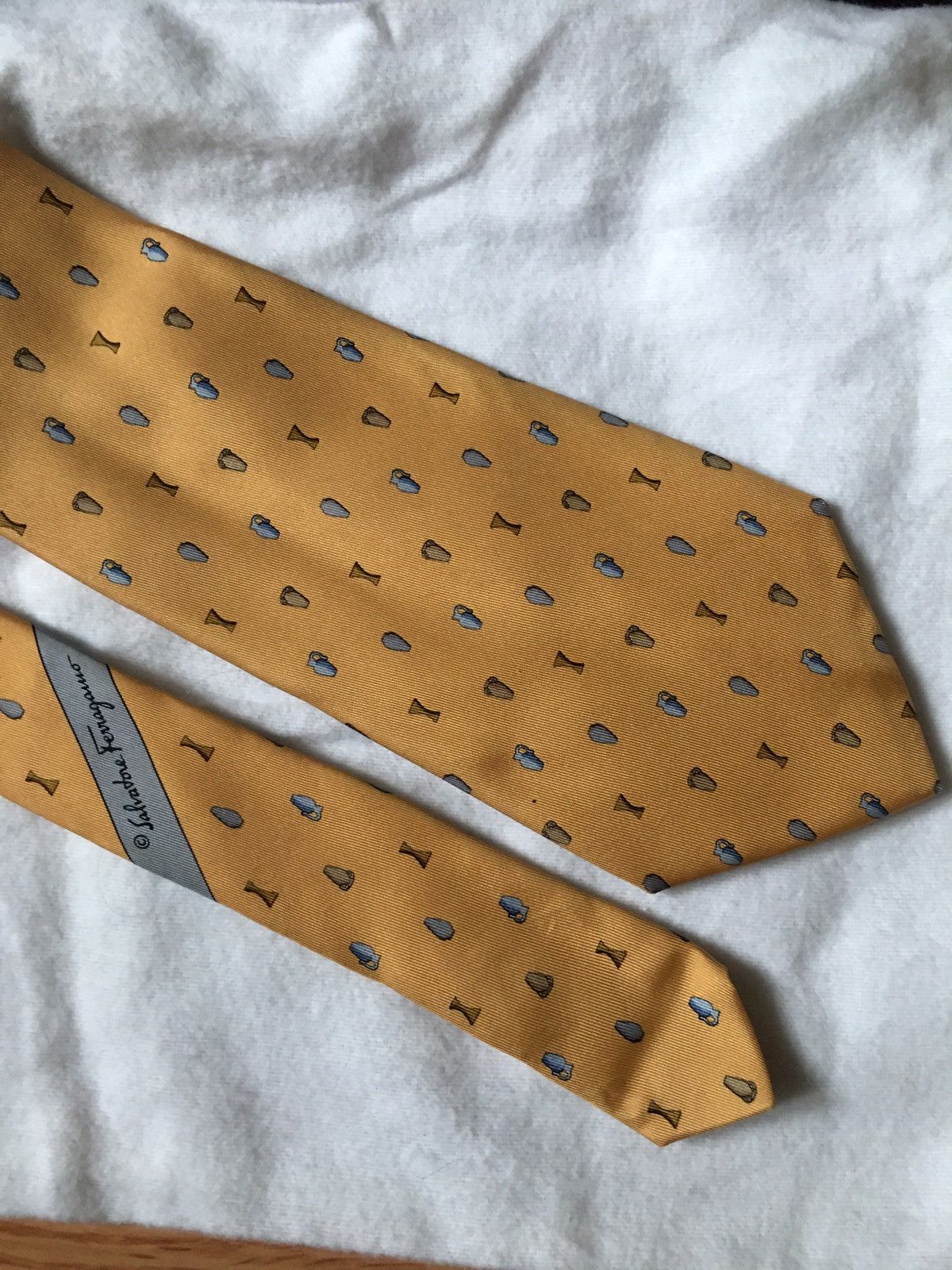 Salvatore Ferragamo Salvatore Ferragamo Amphora Print Yellow Silk Mens Tie Size ONE SIZE - 2 Thumbnail