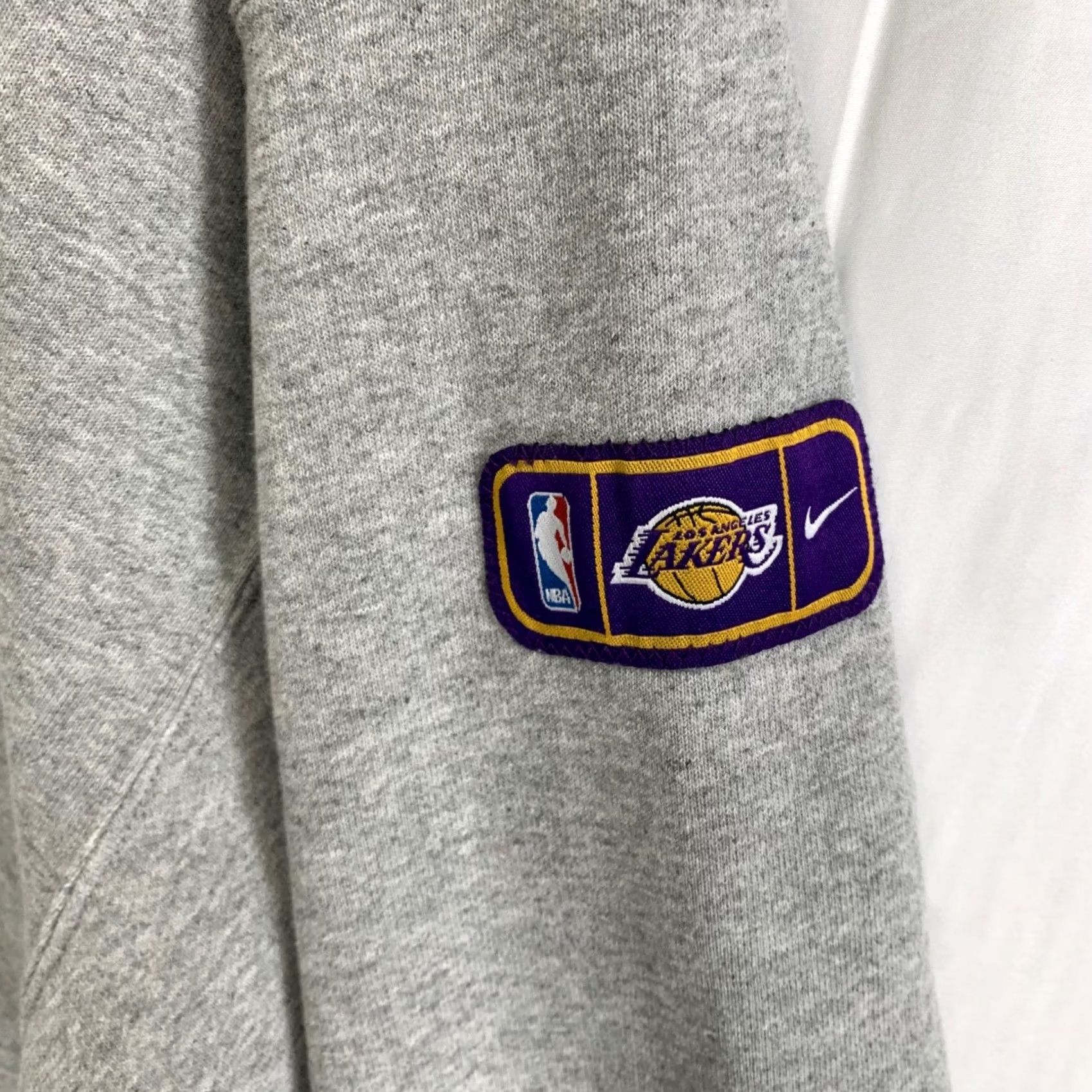 Nike VINTAGE Nike Los Angeles Lakers Hoodie Mens XXL Grey NBA Pullover Length +6 Size US XXL / EU 58 / 5 - 6 Thumbnail